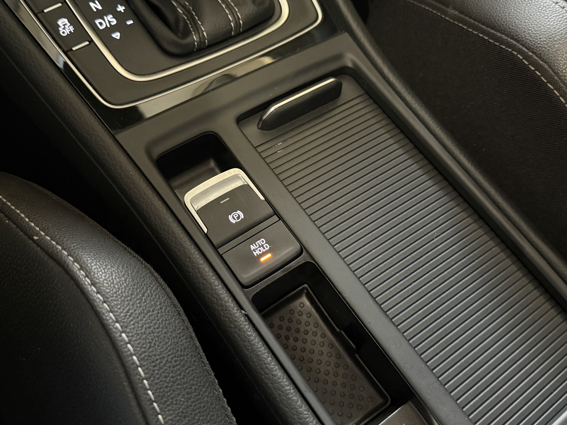 Volkswagen Golf 2.0 TSI R 4Motion | Camera | Panoramadak | 300PK | Stoelverwarming | Leder