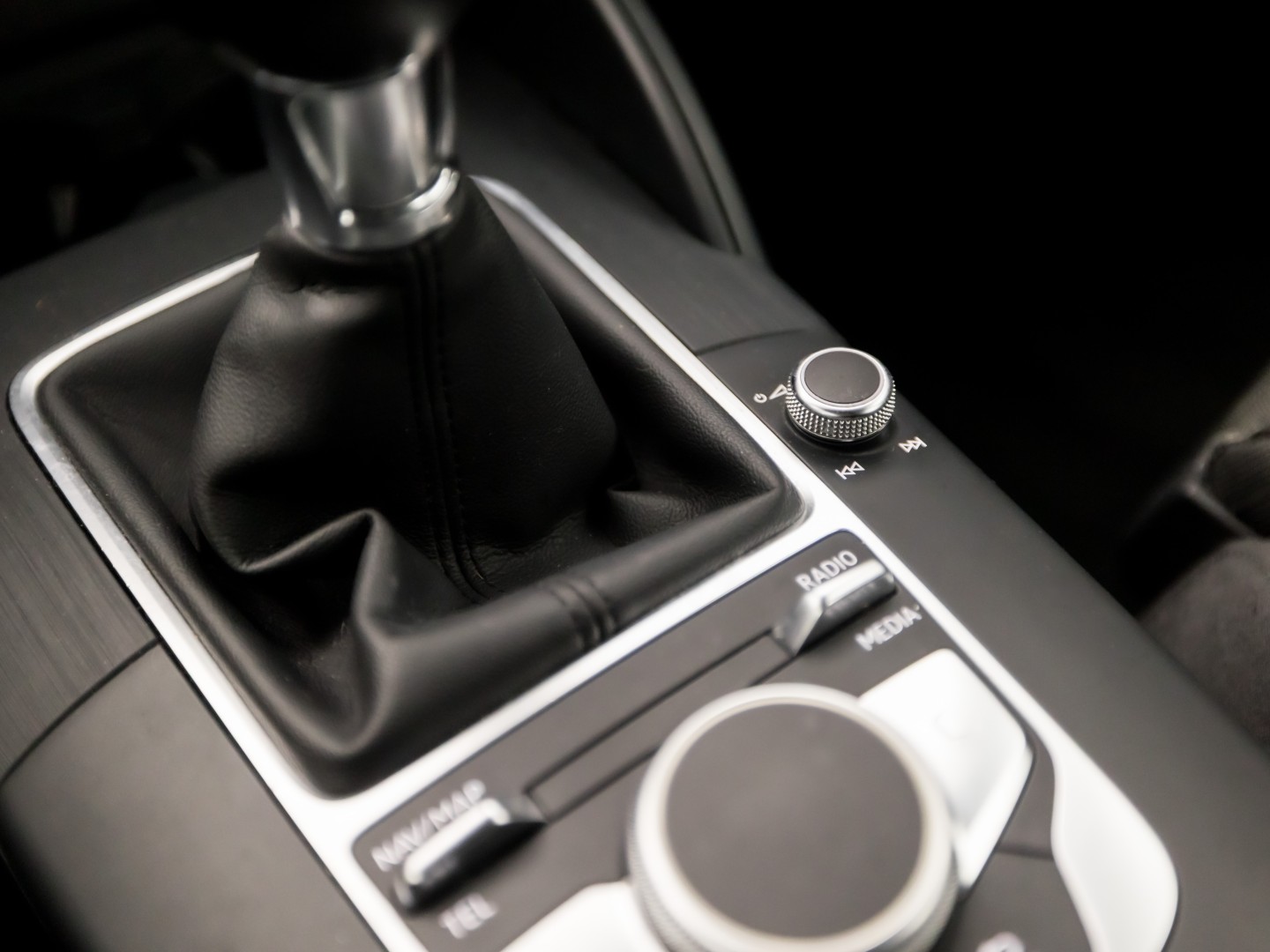 Audi A3 Sportback 1.0 TFSI Sport (APPLE CARPLAY, GROOT NAVI, CLIMATE, DYNAMISCHE KNIPPERLICHTEN, SPORTSTOELEN, CRUISE, PARKEERSENSOREN, NIEUWE APK, NIEUWSTAAT)