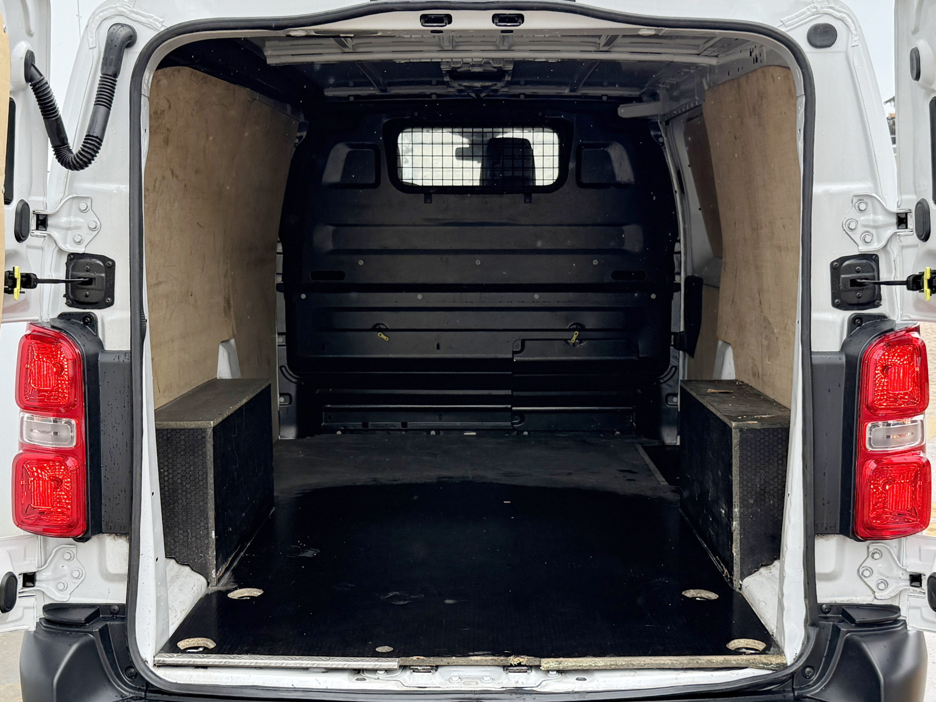 Toyota ProAce Electric 75kWh 136PK L2 Elektrisch 93.3% (SOH) 330km WLTP Snelladen Cruise Control Climate Control Carplay Navigatie 360° Camera Snelladen