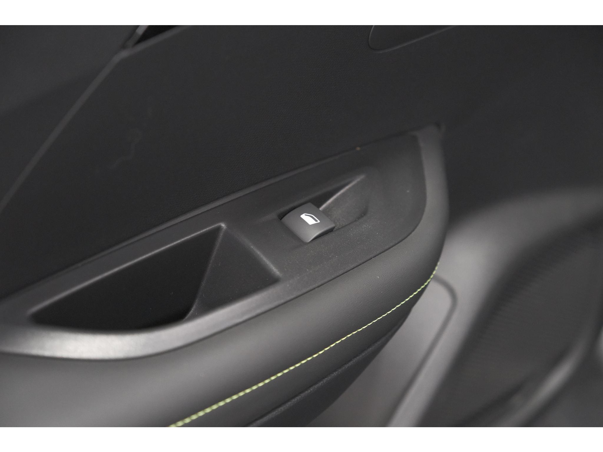 Peugeot 2008 1.2 Hybrid 136 GT | 360 Camera | Adaptieve Cruise Control | Navigatie | Dodehoekdetectie
