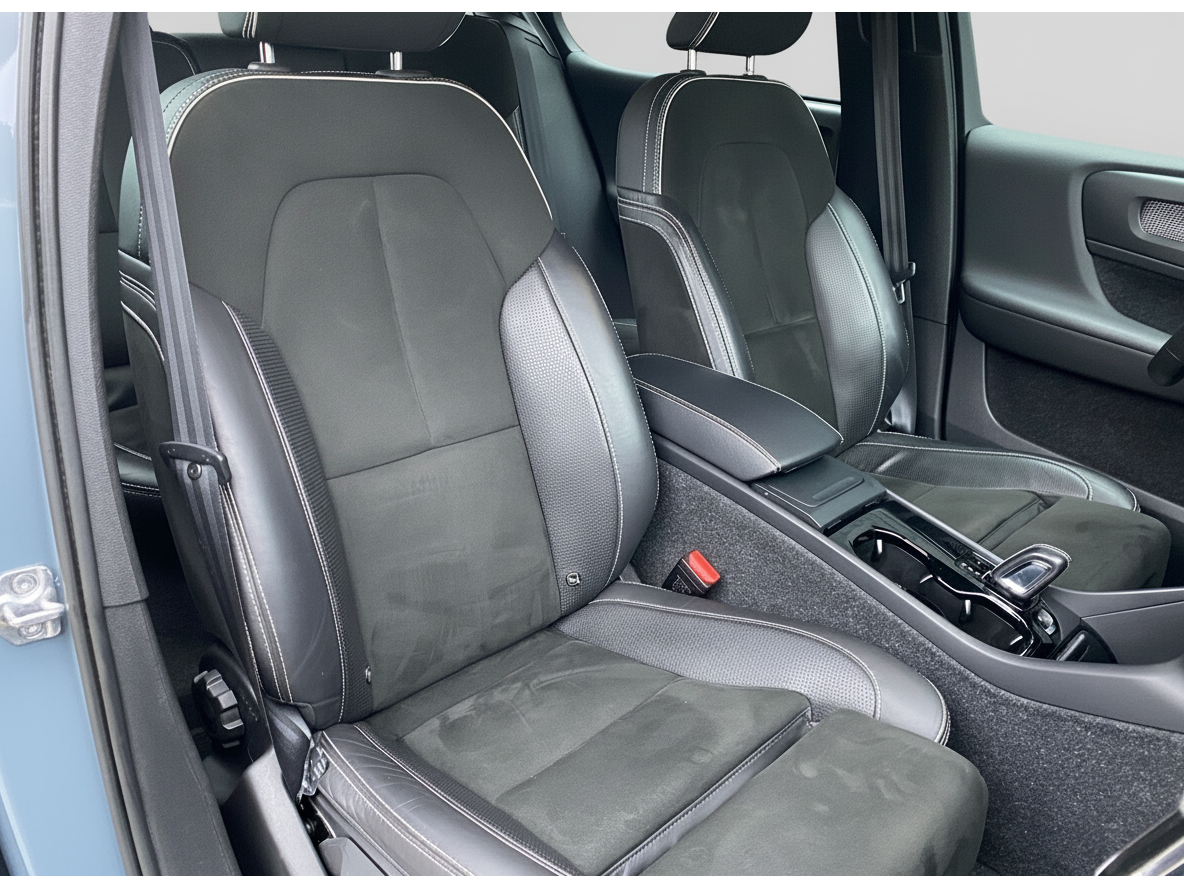 Volvo XC40 Recharge P8 AWD R-Design 408 pk | apple carplay | stoel-stuurverwarming | leder-alcantara | elektr. a. klep | BTW
