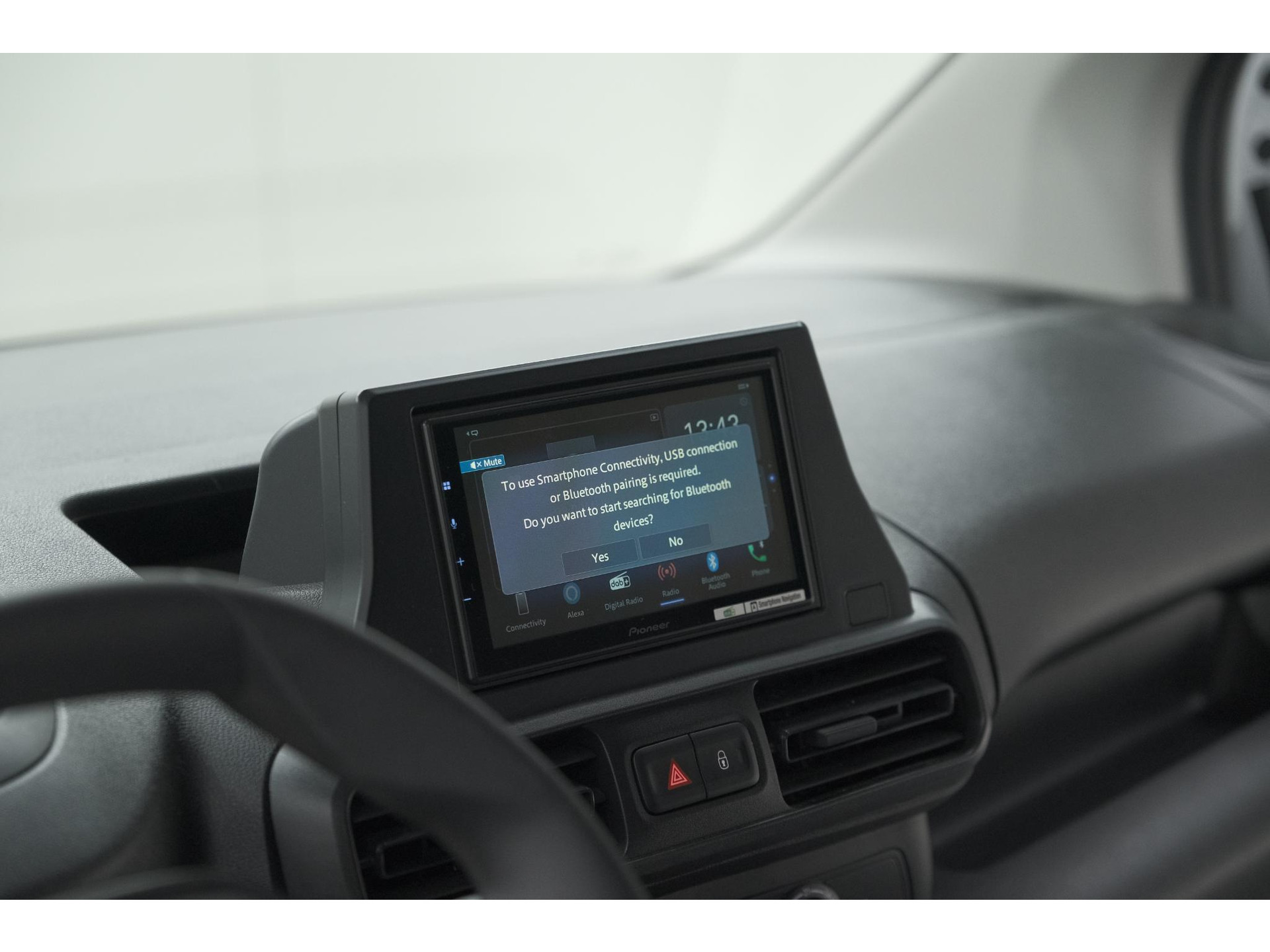 Peugeot Partner 1.5 BlueHDi 100 S&S L1 | Trekhaak | Camera | Apple Carplay | Laadruimte-Pakket