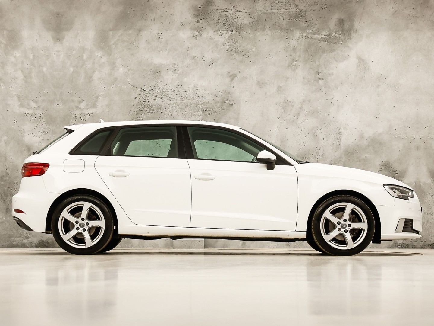 Audi A3 Sportback 1.0 TFSI Sport (GROOT NAVI, DYNAMISCHE KNIPPERLICHTEN, PARKEERSENSOREN, SPORTSTOELEN, CRUISE, LM VELGEN, BLUETOOTH, NIEUWSTAAT)
