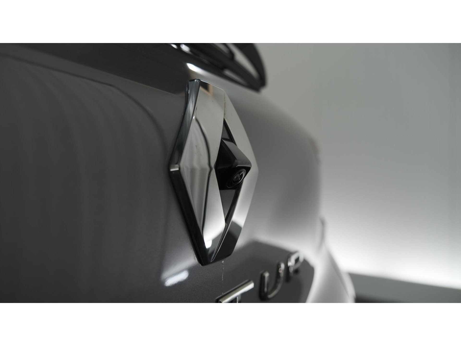 Renault Captur Mild Hybrid 140 EDC Techno | 360 Camera | 9.3 Inch Grootscherm | Stoelverwarming | Apple Carplay | 18 Inch Lichtmetalen Velgen