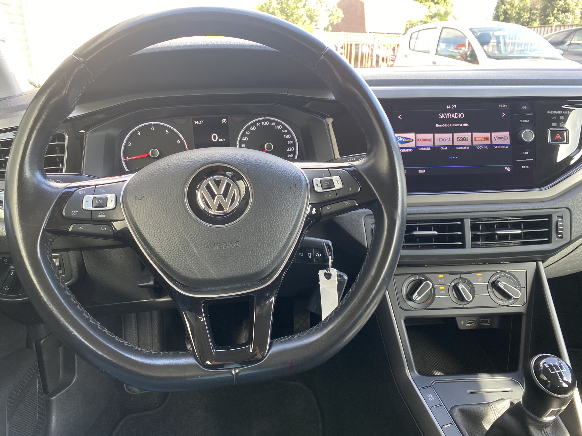 Volkswagen Polo 1.0 Comfortline | apple carplay - android auto | airco | cruise control | bluetooth | lichtsensor | NL auto