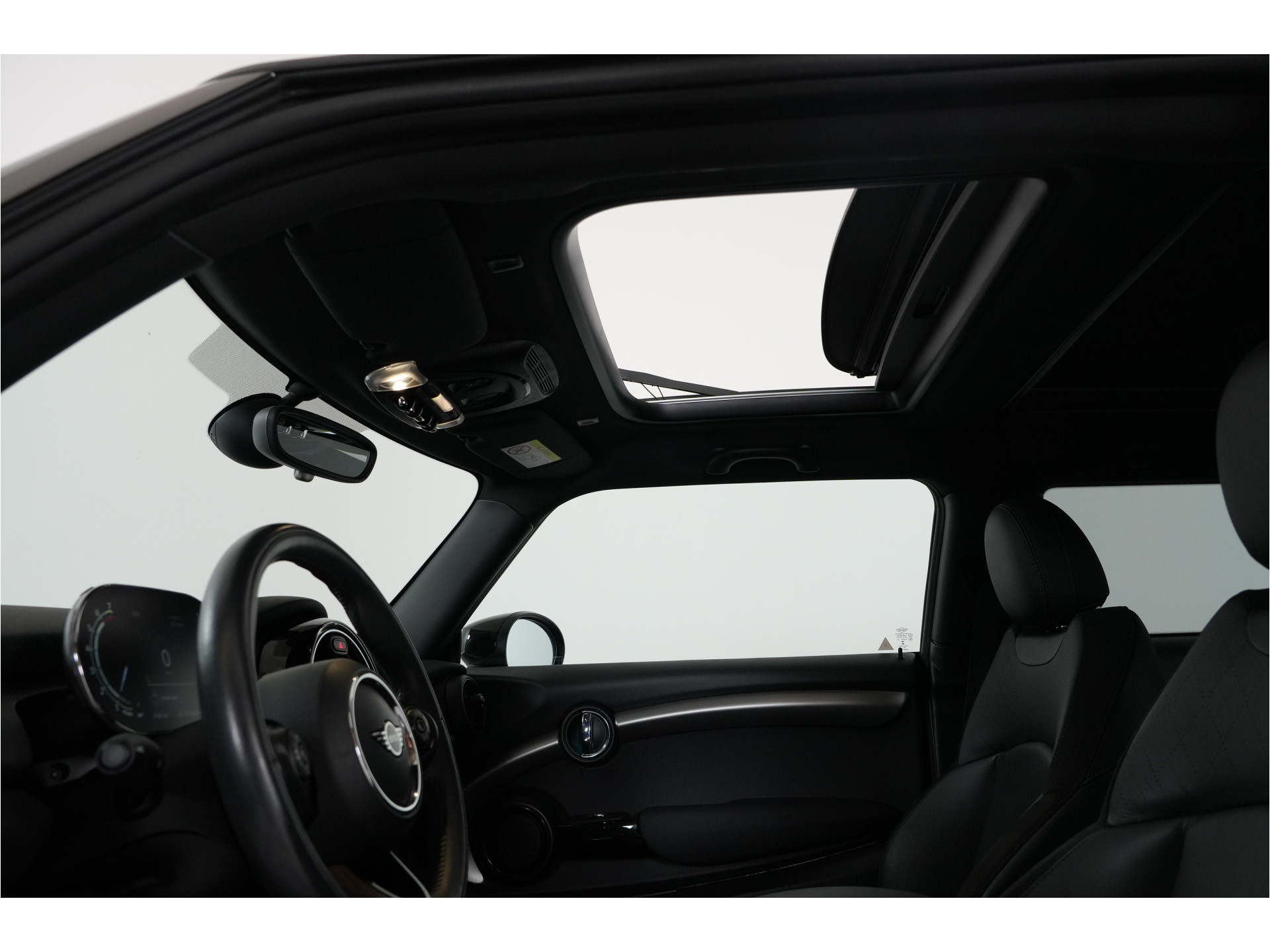 MINI 3-Deurs 1.5 Cooper Chili | Pano | Leder | Stl. verw. | PDC | Sportstoelen |