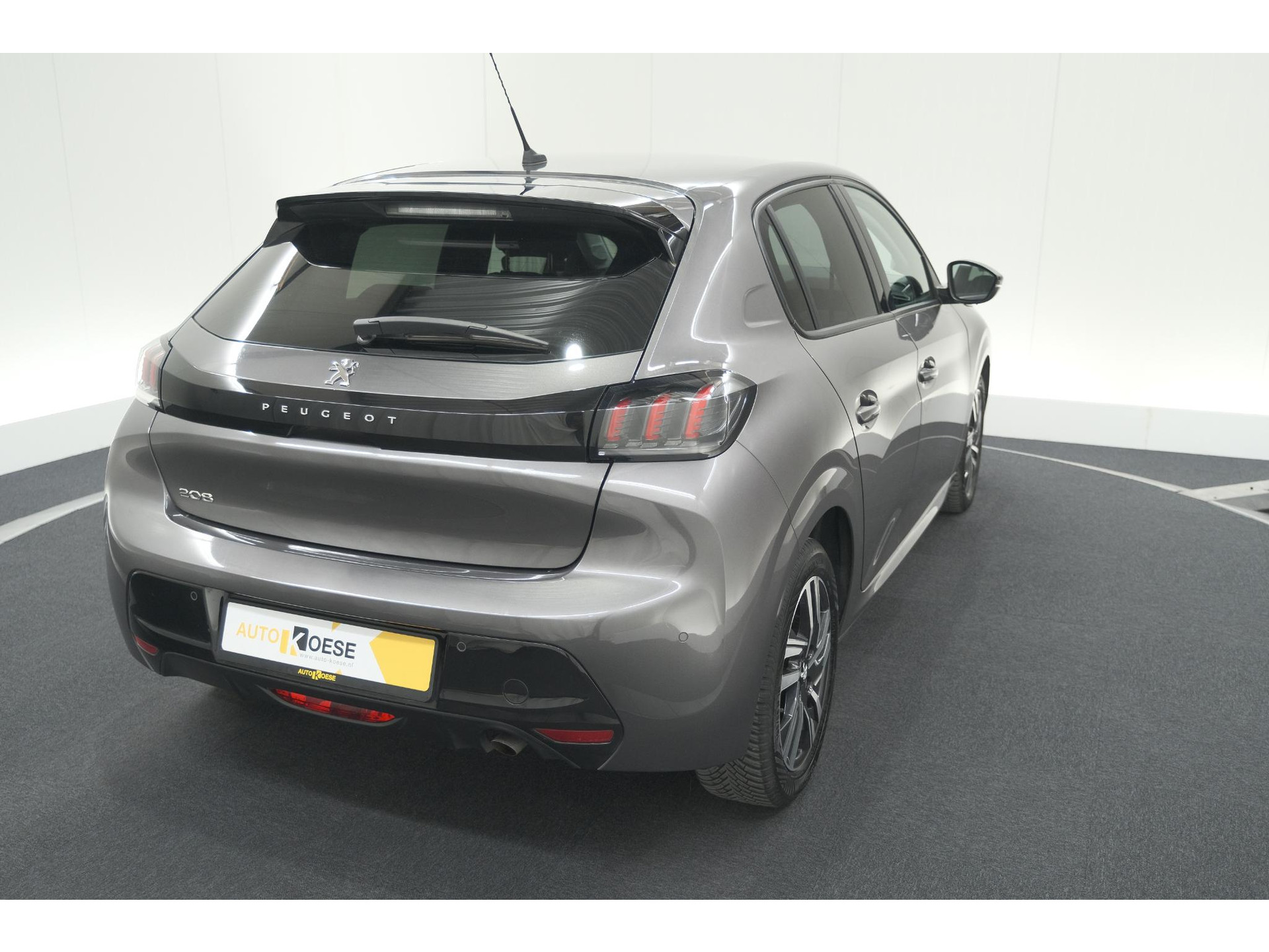 Peugeot 208 PureTech 100 Allure Pack | Parkeersensoren | Apple Carplay | Stoelverwarming