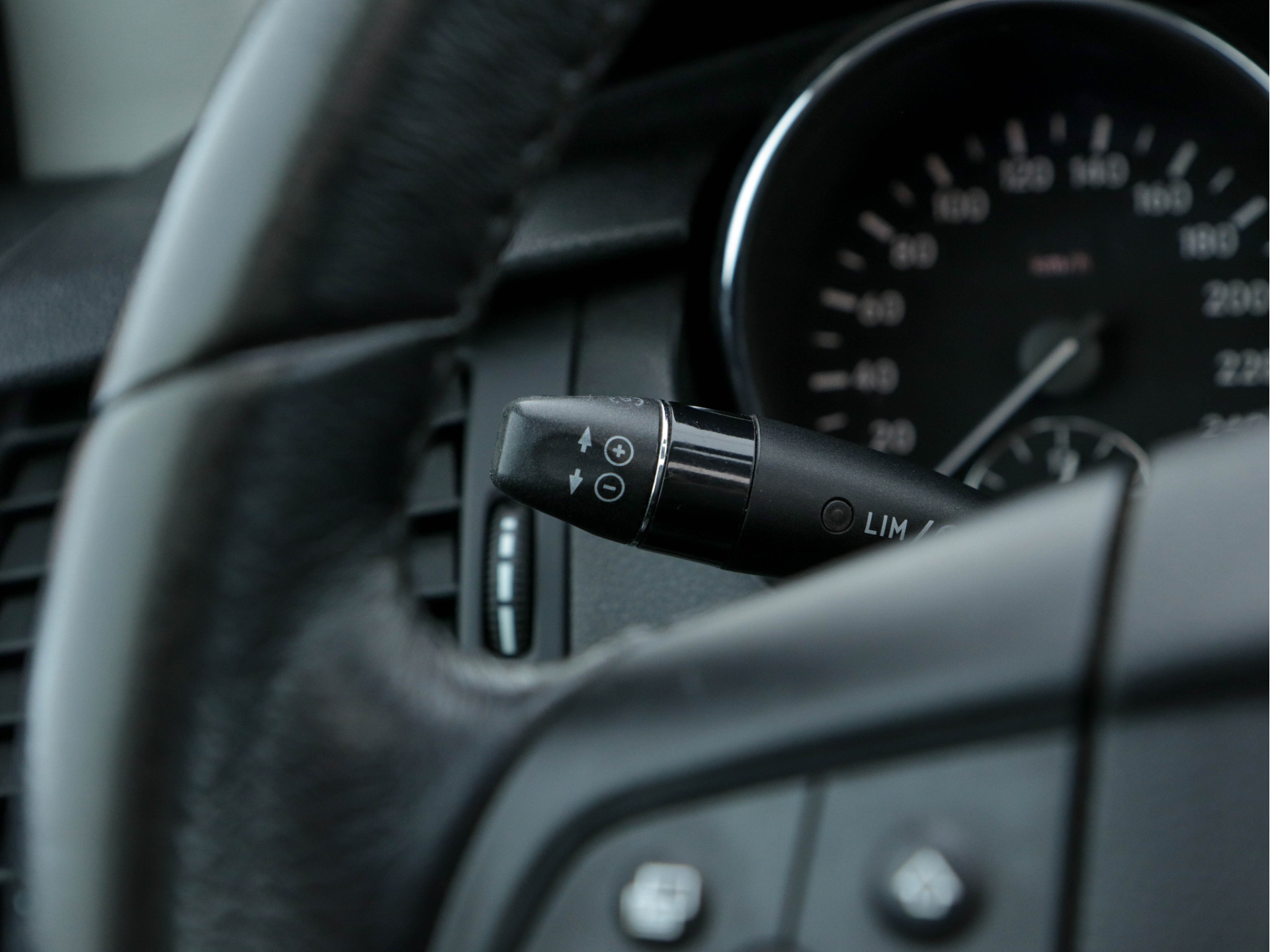 Mercedes-Benz R-klasse 280 CDI (⚠️) 4-Matic (INCL-BTW) Aut. *PANO | FULL-LEATHER | NAVI-FULLMAP | BI-XENON | HEATED/VENTILATED-SEATS | PDC | ECC | CRUISE | COMFORT-SEATS | 19"ALU*