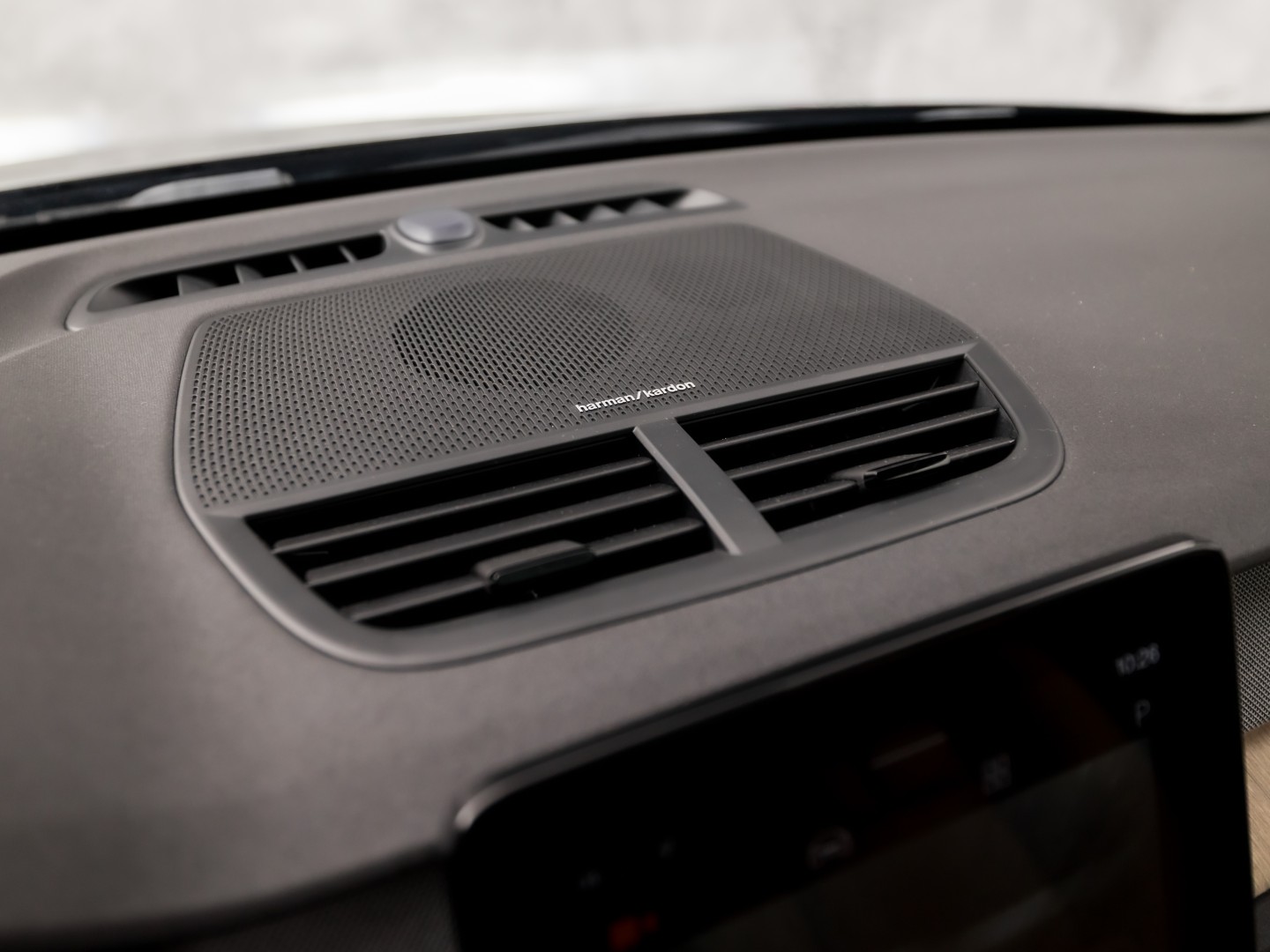 Polestar 2 Long Range Dual Motor Launch Edition 78kWh 408Pk Automaat (PANORAMADAK, HARMAN/KARDON, APPLE CARPLAY, 360 CAMERA, STOELVENTILATIE, MEMORY SEATS, GETINT GLAS, TREKHAAK, ELEK ACHTERKLEP, NIEUWSTAAT)