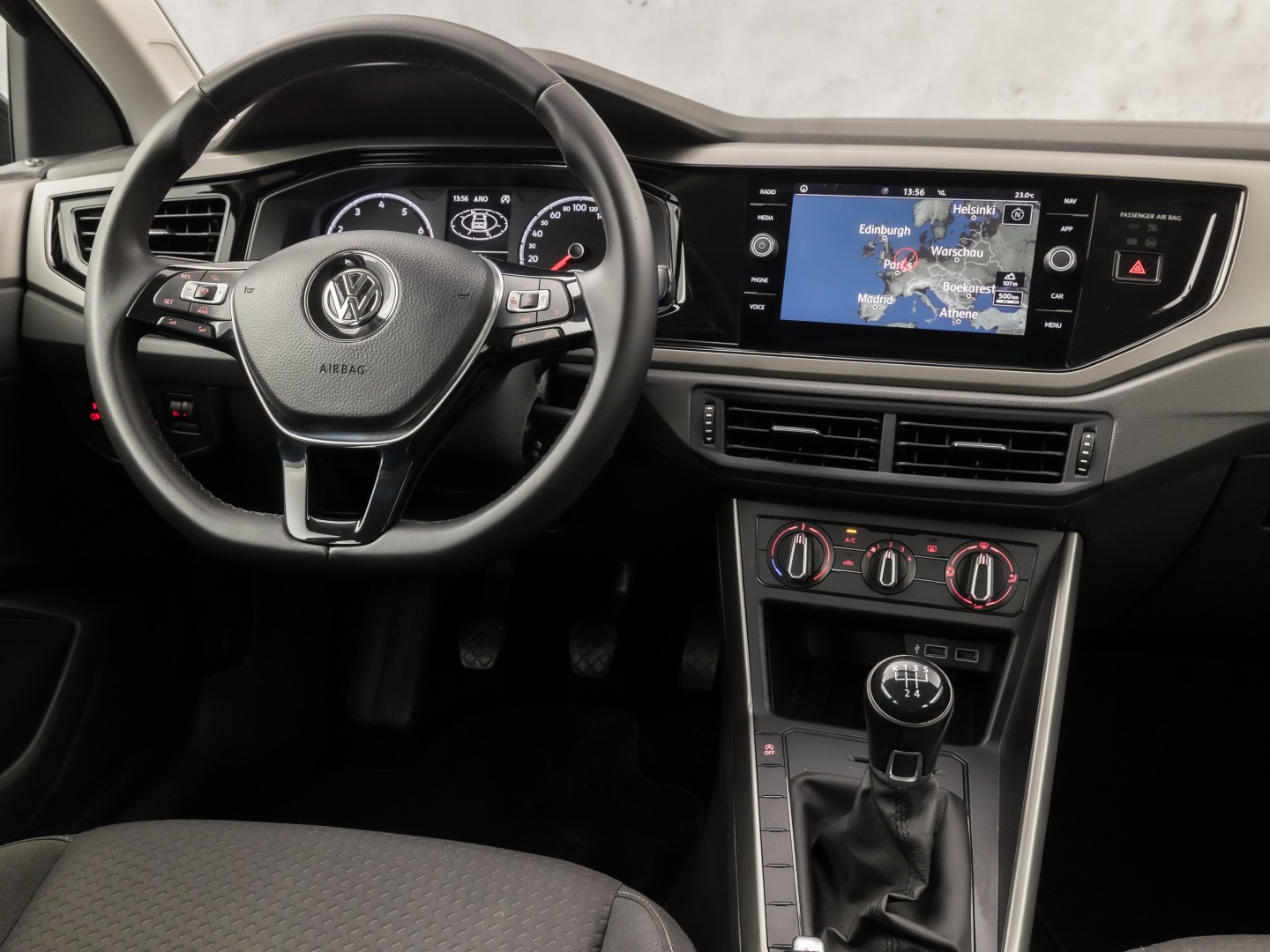Volkswagen Polo 1.0 TSI Sportline (APPLE CARPLAY, GROOT NAVI, GETINT GLAS, LM VELGEN, SPORTSTOELEN, ADAPTIVE CRUISE, NIEUWSTAAT)