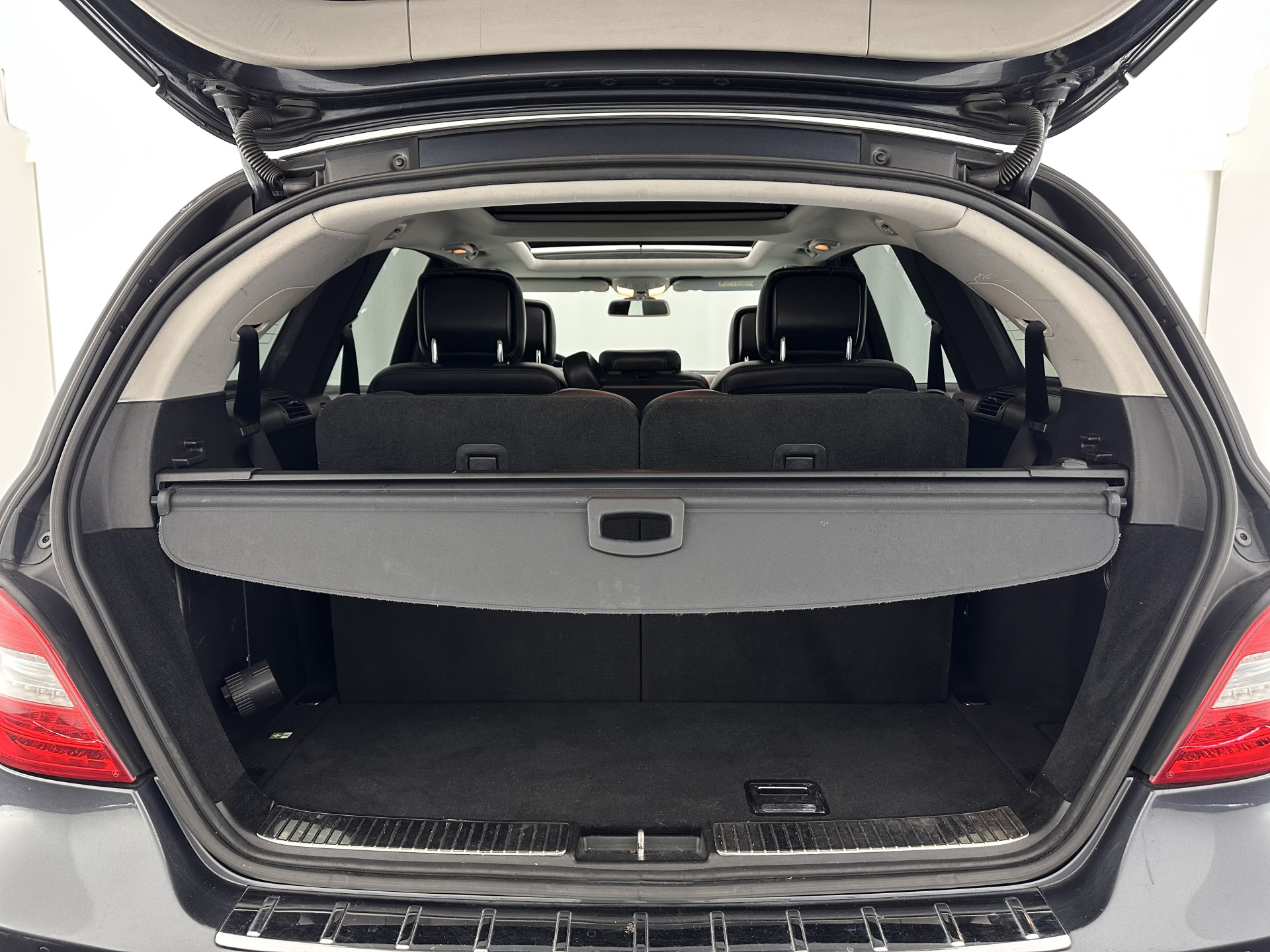 Mercedes-Benz R-klasse 300 CDI BlueEFFICIENCY Prestige [ 7-Pers. ] Aut. *PANO | LEATHER-ALCANTARA | XENON | BLINDSPOT | NAVI-FULLMAP | COMFORTSEATS | CAMERA | SHIFTPADDLES | PRIVACYGLASS | 18''ALU*