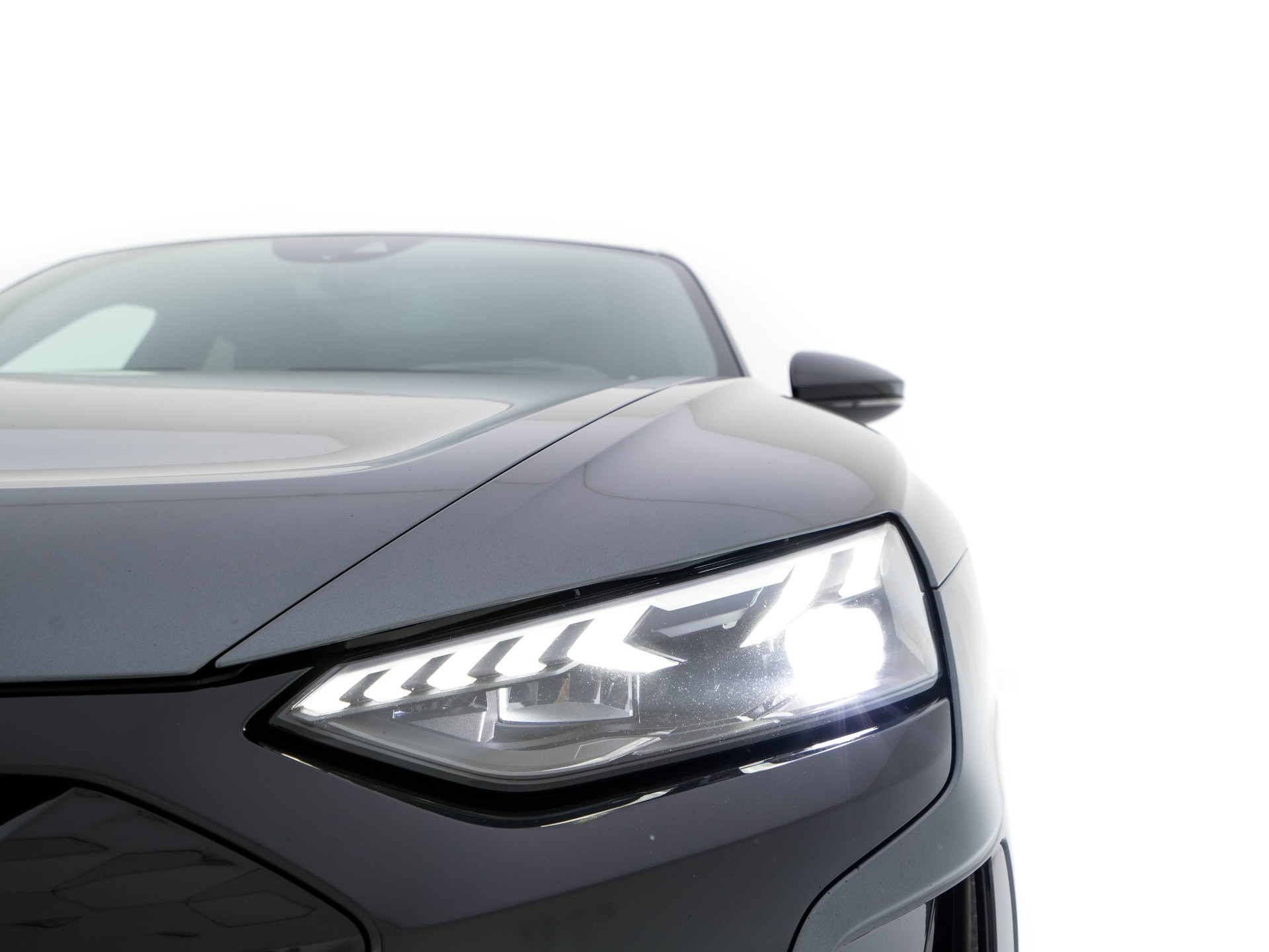 Audi e-tron GT 93 kWh Quattro [ 3-Fase ] {SOH-93%} (INCL-BTW) *PANO | FULL-LED | LEATHER | AUDI-SOUNDSYSTEM | DIGI-COCKPIT | NAVI-FULLMAP | HEATED-SPORTSEATS | TOP-VIEW | DAB | KEYLESS | LANE-ASSIST | SHIFT-PADDLES | PRIVACY-GLASS | 20