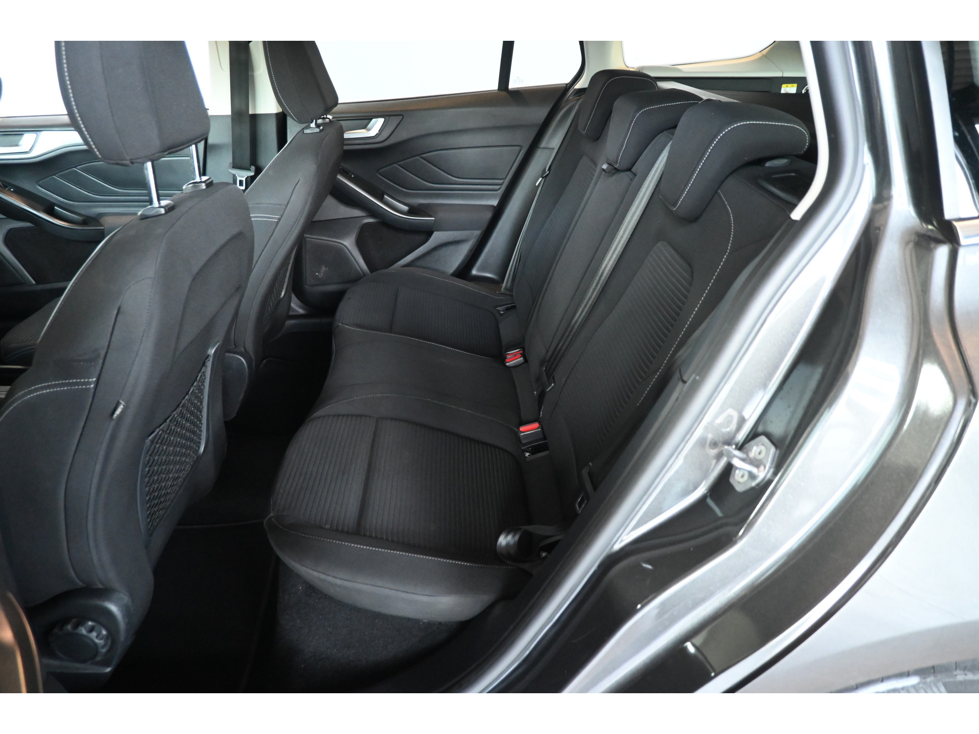 Ford Focus Wagon 1.0 EcoBoost Hybrid Titanium X Nap! Cruise Clima Full LED Trekhaak CarPlay Navigatie Inruil Mogelijk!