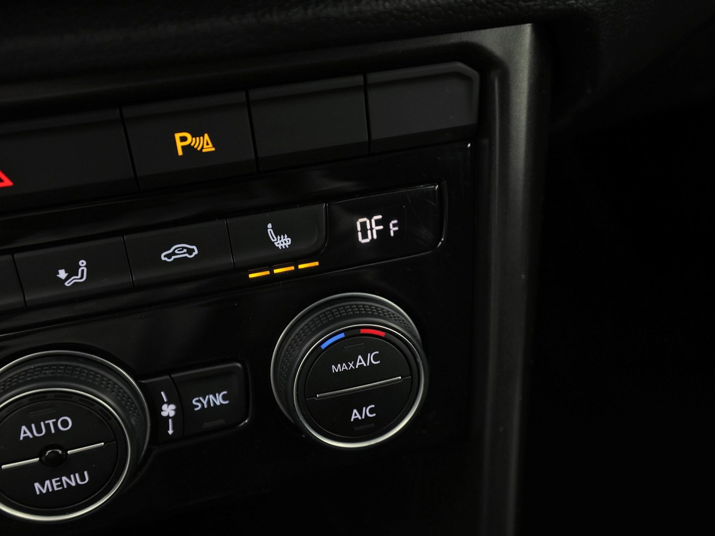 Volkswagen T-Roc 1.5 TSI Sport 150Pk (APPLE CARPLAY, GROOT NAVI, STUUR/STOELVERWARMING, CAMERA, SPORTSTOELEN, ADAPTIVE CRUISE, CLIMATE, NIEUWE APK, NIEUWSTAAT)