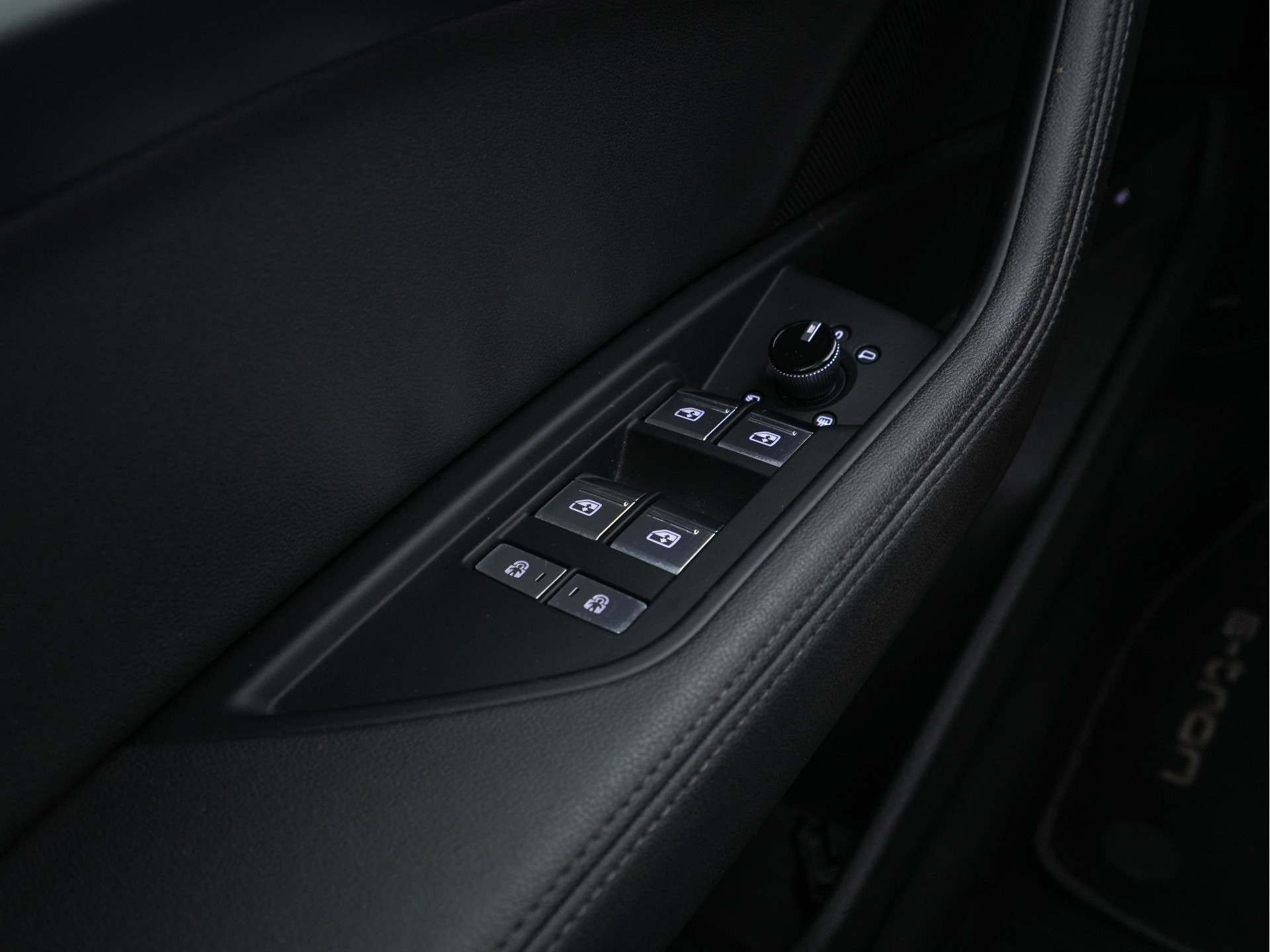 Audi e-tron 50 Quattro Launch-Edition-Plus 71 kWh [ 3-Fase ] {SOH-100%} (INCL-BTW) *PANO | LUXURY-LEATHER | ADAPTIVE-CRUISE | FULL-LED | DIGI-COCKPIT | KEYLESS | MEMORY-PACK | CAMERA | NAVI-FULLMAP | SHIFT-PADDLES | COMFORT-SEATS | 20''ALU*