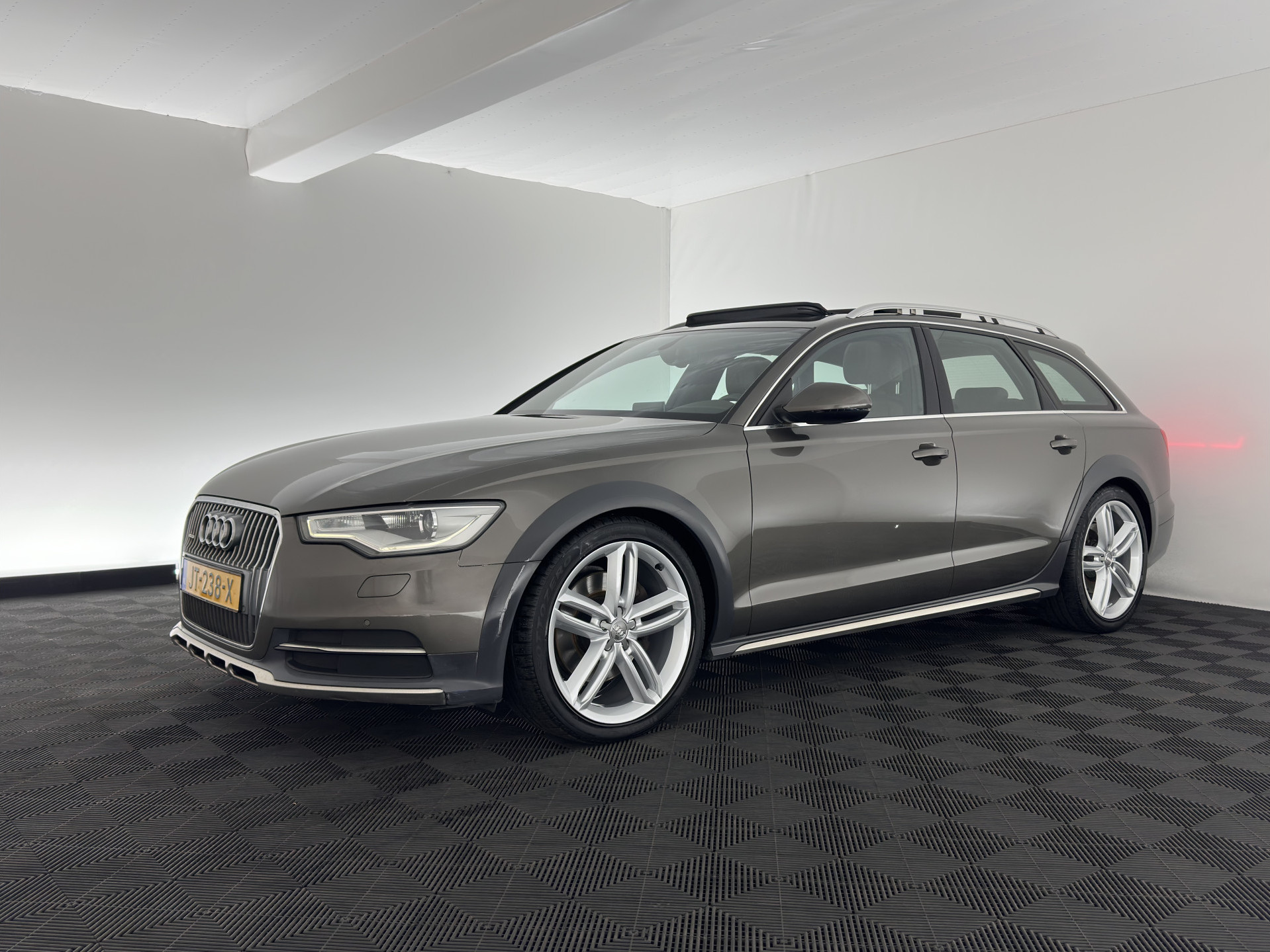 Audi A6 Allroad Quattro 3.0 TDI Aut. *PANO | LEATHER | BI-XENON | BOSE-SURROUND-SYSTEM |  NAVI-FULLMAP | HEATED-COMFORTSEATS | ECC | AIRSUSPENSION | PDC | CRUISE | 18''ALU*