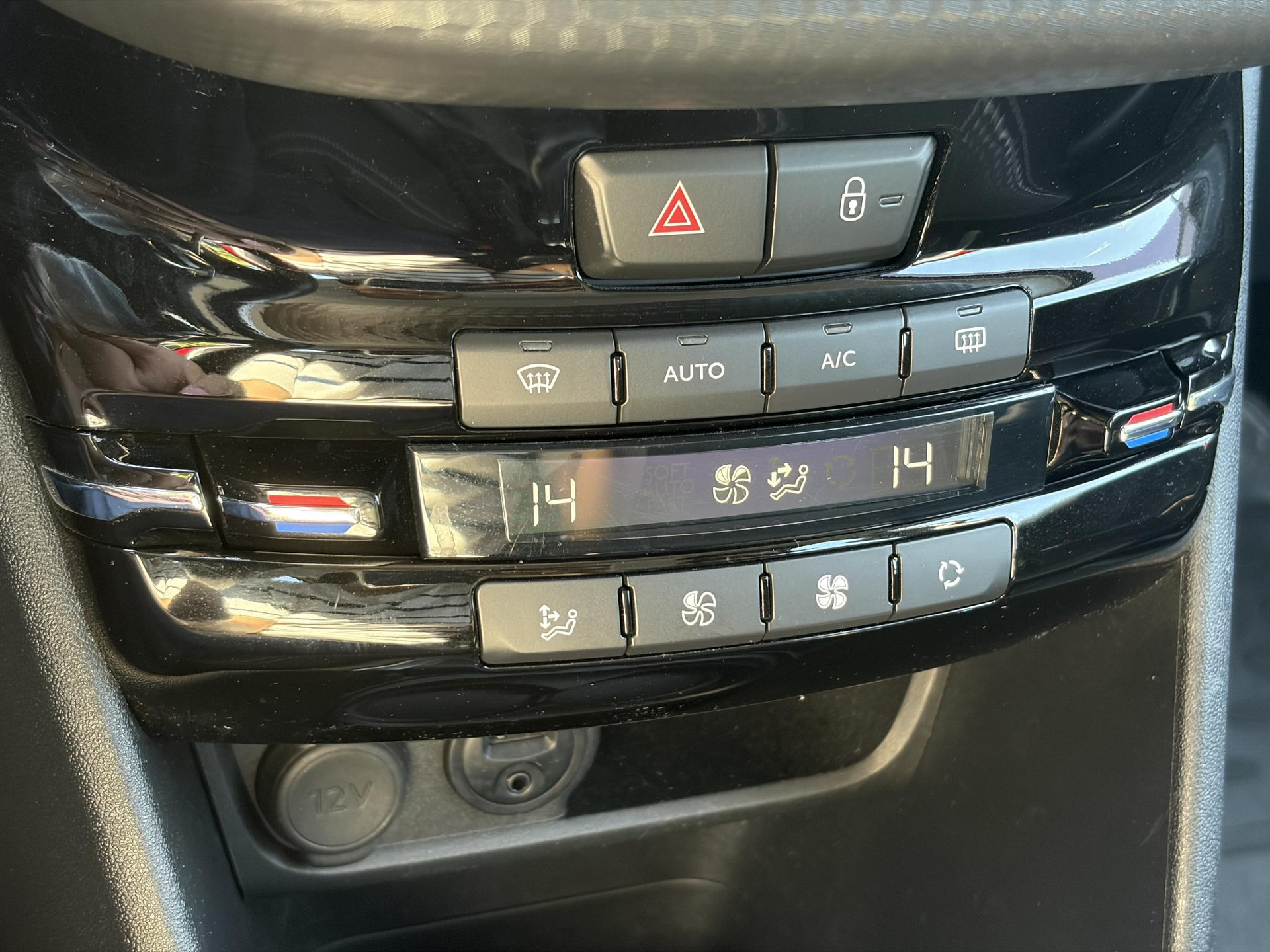 Peugeot 208 1.2 PureTech Allure 1e Eigenaar,D-riem vv in 2023,Afn.Trekhaak,Dealer Onderhouden,Carplay,Navi,Clima,Cruise,Lm velgen,110pk,N.A.P,Pdc,Apk tot 07-2027