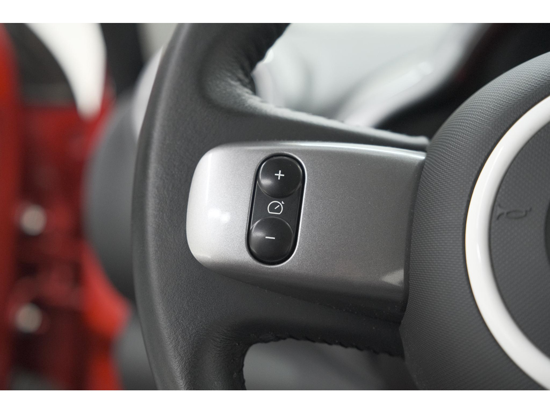 Renault Twingo 1.0 SCe Limited | Automaat | Parkeersensoren | Allseason Banden | Bluetooth Radio