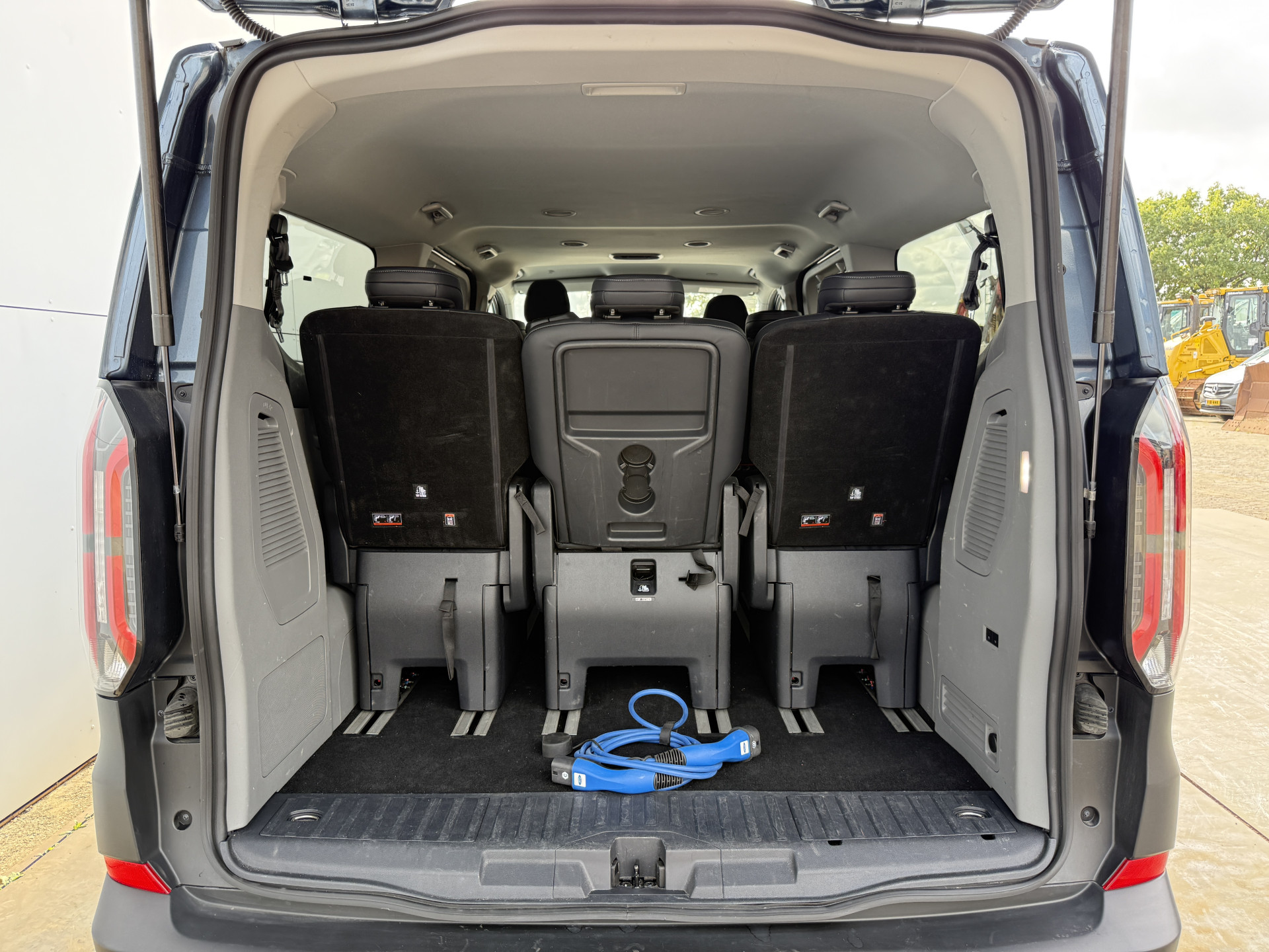 Ford Tourneo Custom 233PK PHEV Prijs Incl. BPM Excl. BTW Automaat 8-Personen Automaat LED B&O Audio Lichtmetalen Velgen PDC Carplay Camera Parkeersensoren Cruise Control