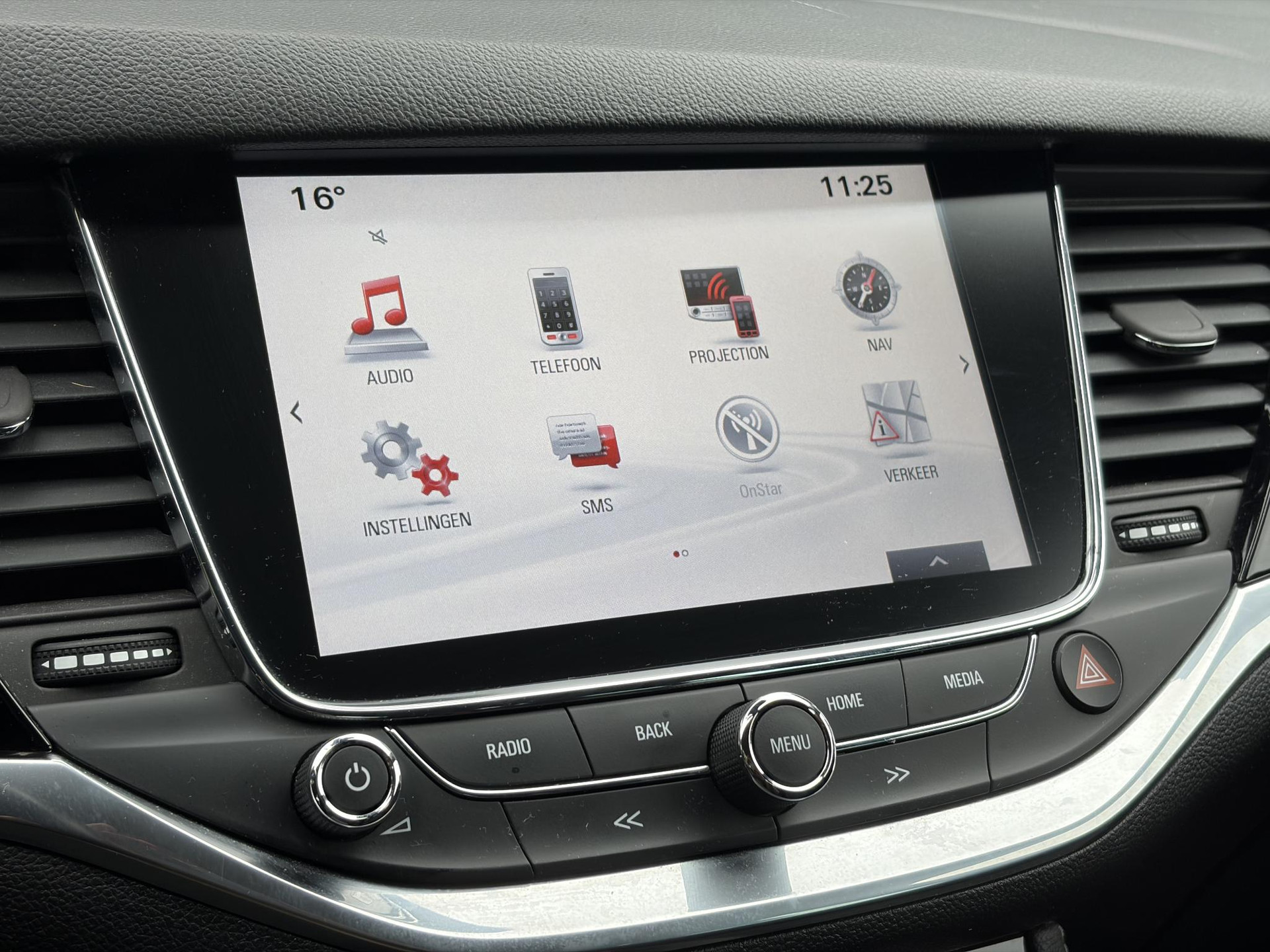 Opel Astra Sports Tourer 1.4 Innovation Dealer Onderhouden l 150pk l Carplay l 2e Eigenaar l Camera l Trekhaak l Keyless l Navi l Halfleder l Pdc V+A l 6 Bak l Clima l Cruise l Rijstrooksensor l Dodehoeksensor l N.A.P l Apk tot 01-2027