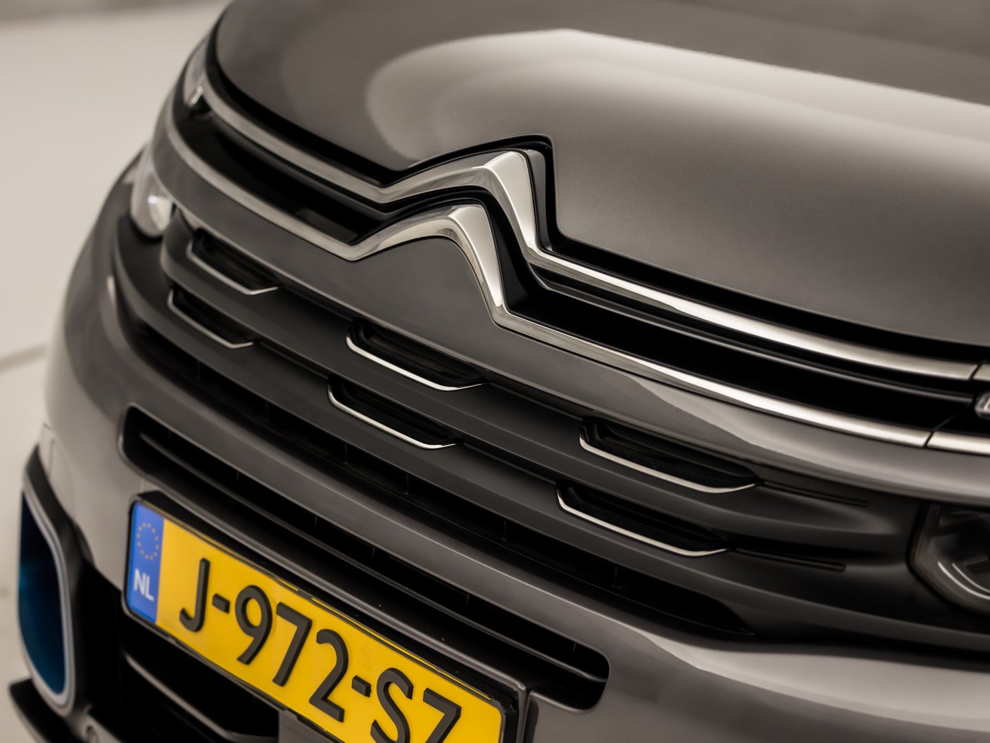 Citroën C5 Aircross 1.6 Plug-in Hybrid 225 Deluxe Sport 225Pk Automaat (APPLE CARPLAY, SOH 93%, GROOT NAVI, 360 CAMERA, GETINT GLAS, ELEK SPORTSTOELEN, LEDER, STOELVERWARMING, ADAPTIVE CRUISE, NIEUWSTAAT)