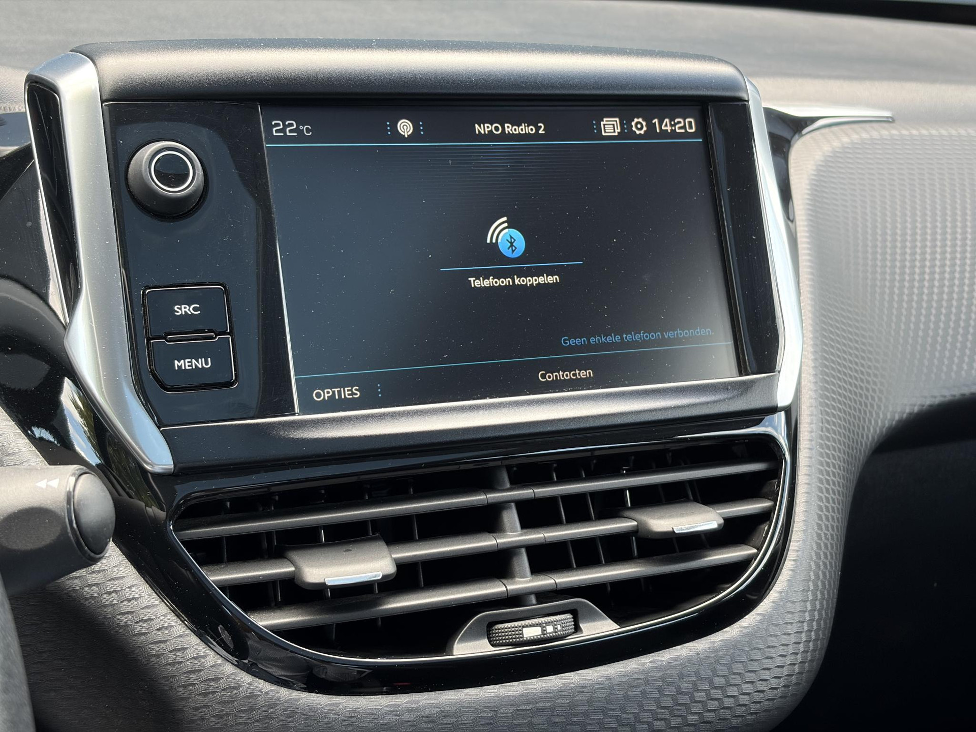 Peugeot 2008 1.2 PureTech Blue Lion D-riem vv in 2024 l Pano l Navi l 110pk l Trekhaak l Carplay l Airco l Cruise l Pdc l Recent beurt gehad l N.A.P l Apk tot 01-2027