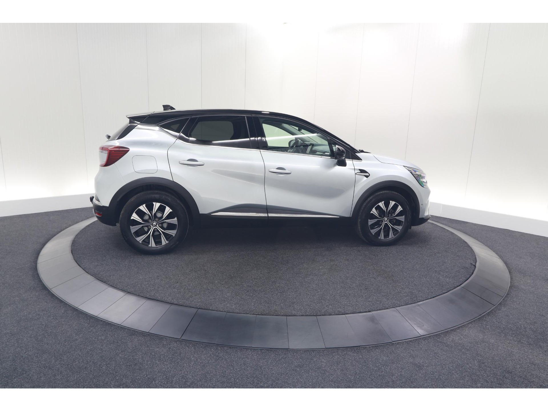 Renault Captur Mild Hybrid 140 EDC Techno | Trekhaak | 360 Camera | 9.3 Inch Grootscherm | Apple Carplay | Parkeersensoren