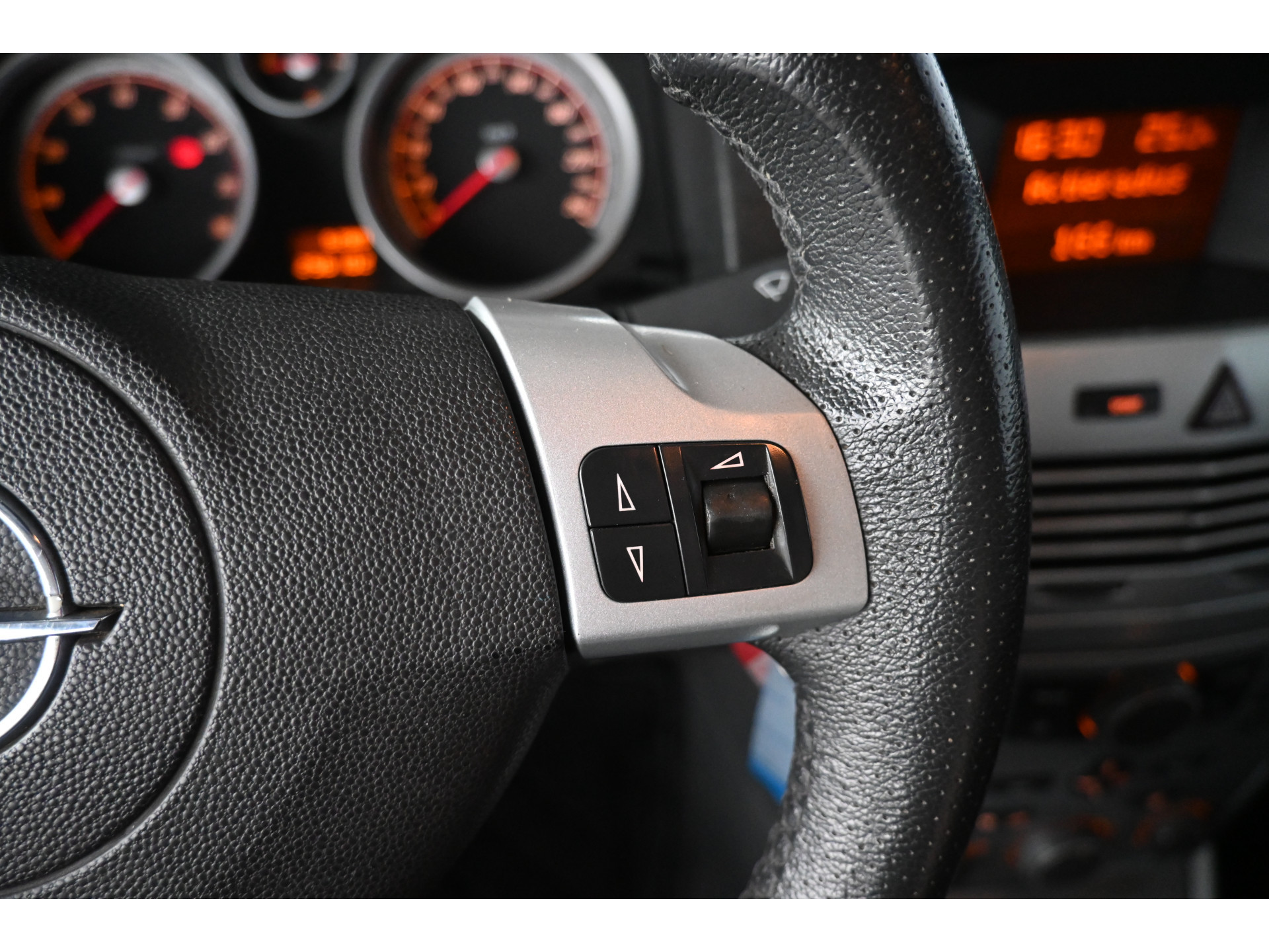 Opel Astra GTC 1.6 Sport Airco Cruise Control Trekhaak All in Prijs! Inruil Mogelijk!