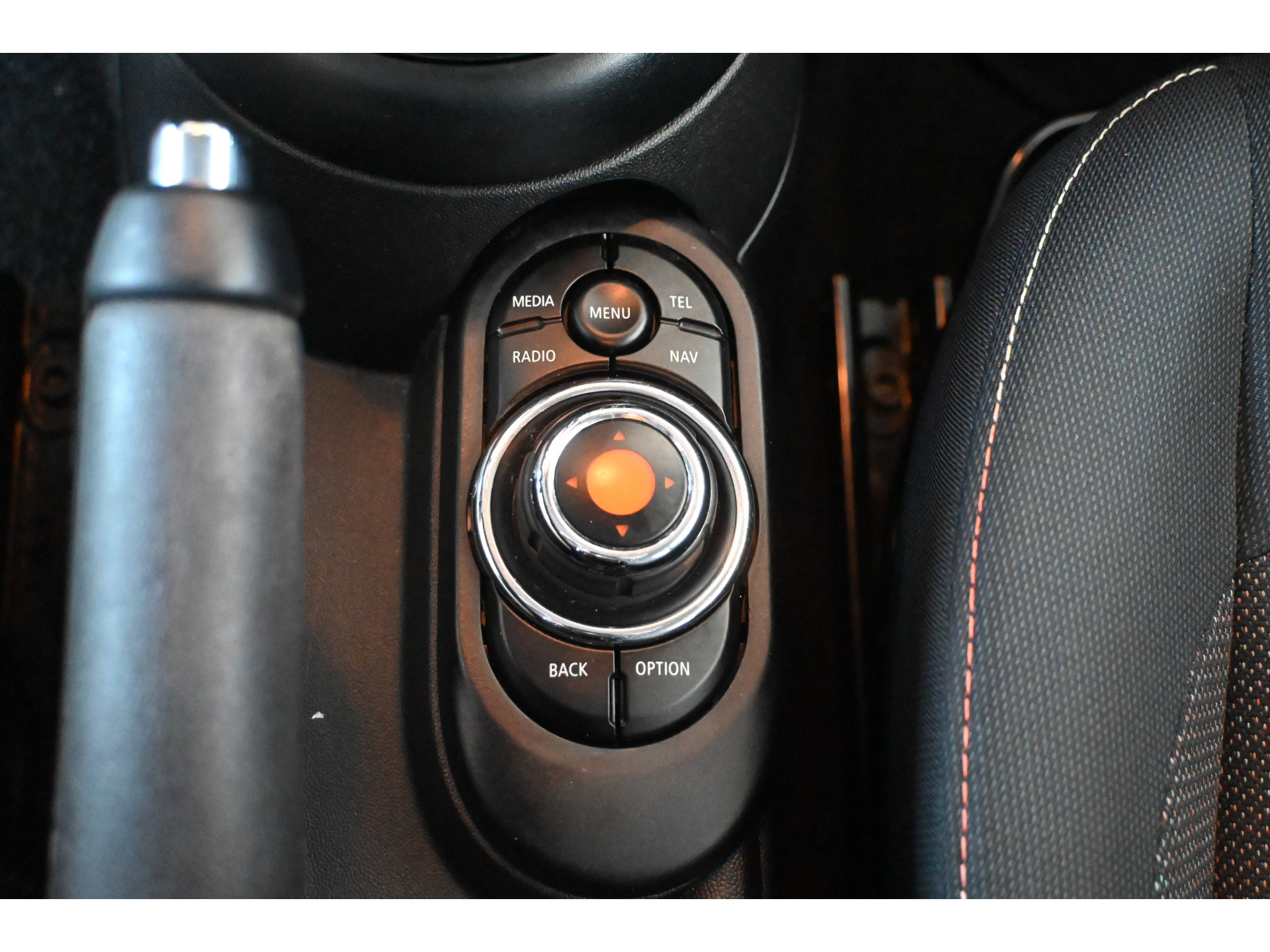MINI Mini 1.5 Business Nap Airco Cruise control Navigatie Lichtmetaal Inruil mogelijk