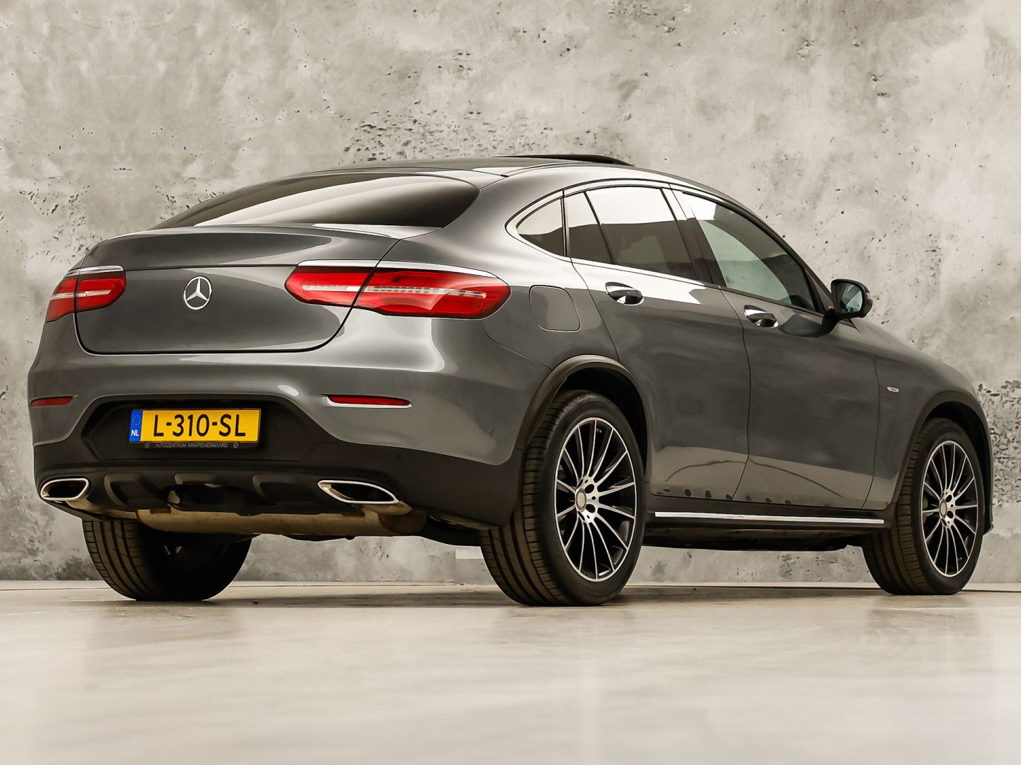 Mercedes-Benz GLC 250 4MATIC Edition 1 AMG Sport 211Pk Automaat (SCHUIFDAK, LUCHTVERING, GROOT NAVI, HEAD-UP DISPLAY, MEMORY SEATS, 360 CAMERA, BURMESTER, STOELVERWARMING ACHTER, TREKHAAK WEGKLAPBAAR, NIEUWSTAAT)