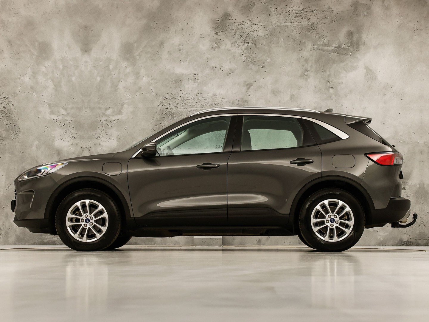 Ford Kuga 2.5 PHEV Titanium X 225Pk Automaat (SOH 87,6%, VIRTUAL COCKPIT, APPLE CARPLAY, STUUR/STOELVERWARMING, KEYLESS, SPORTSTOELEN, CAMERA, TREKHAAK, NIEUWSTAAT)
