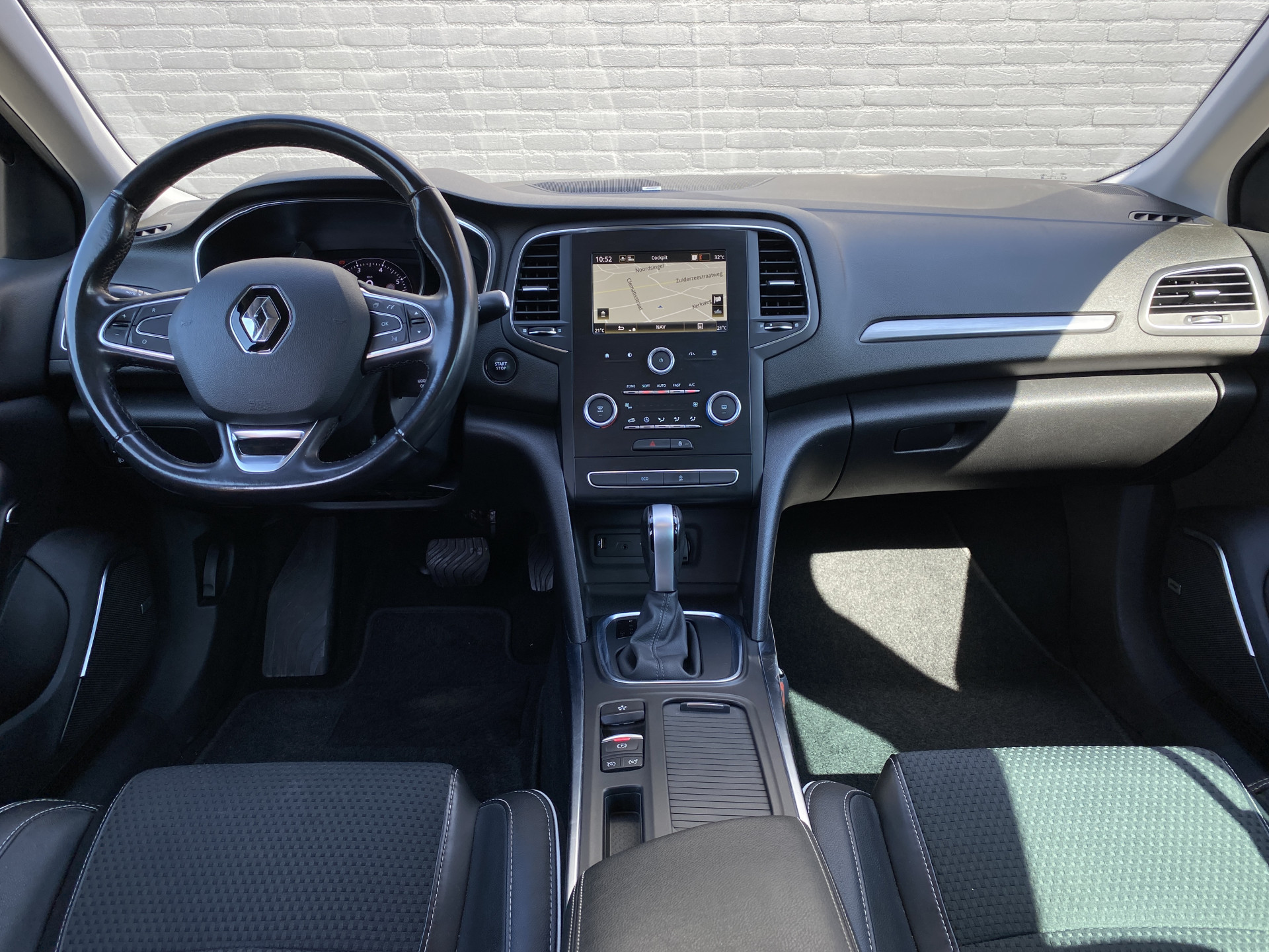 Renault Mégane Estate 1.3 TCe Bose 160 pk AUT. | navigatie | cruise control | trekhaak | bose audio | keyless | privacy glas