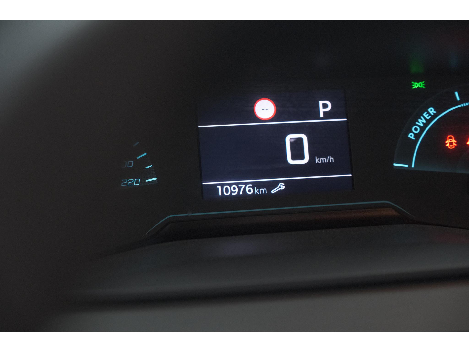 Peugeot 2008 1.2 Hybrid 136 Style | Apple Carplay | Parkeersensoren | Climate Control