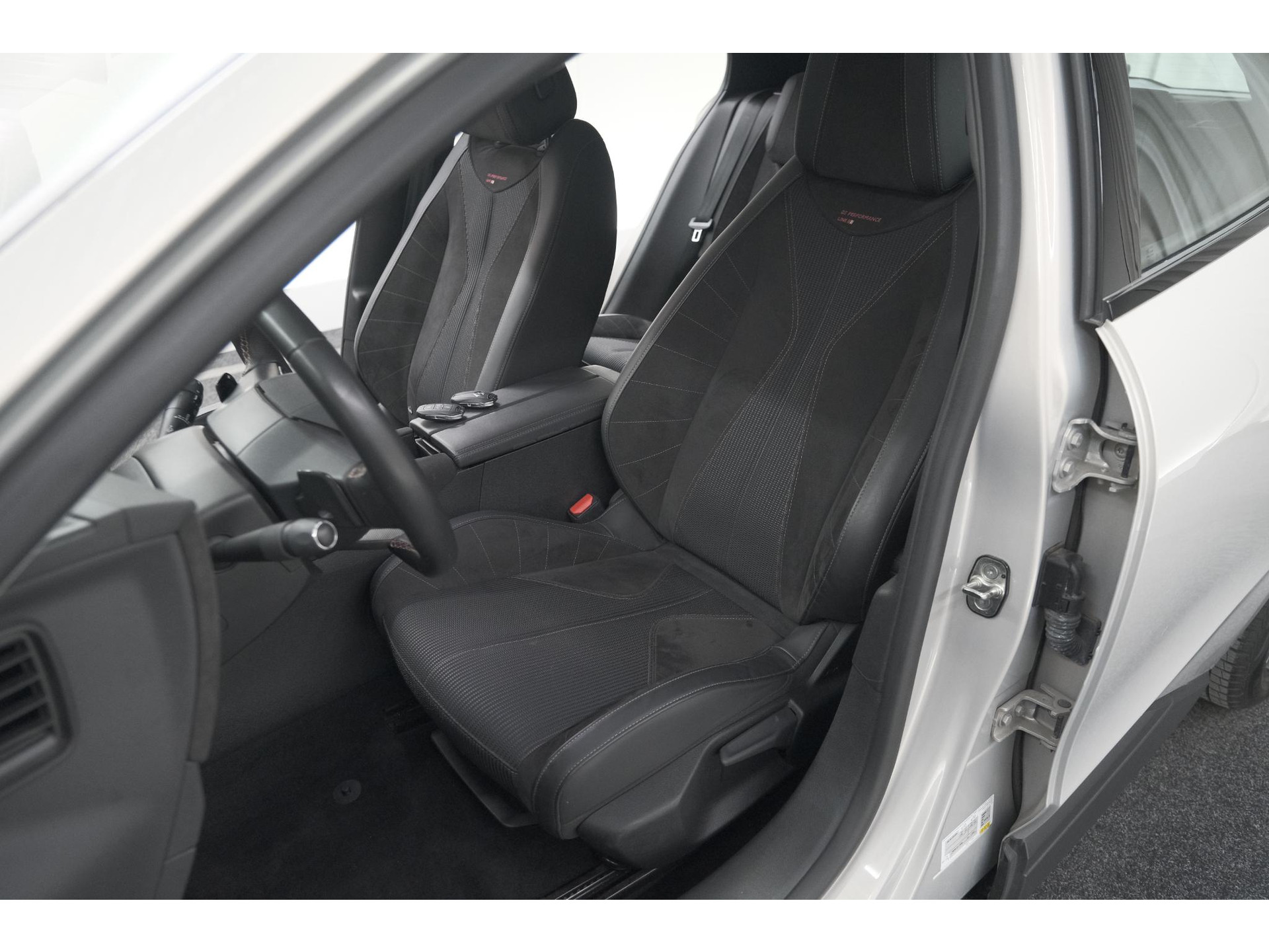 DS 4 PureTech 130 EAT8 Performance Line | Camera | Apple Carplay | Alcantara® bekleding | Parkeersensensoren