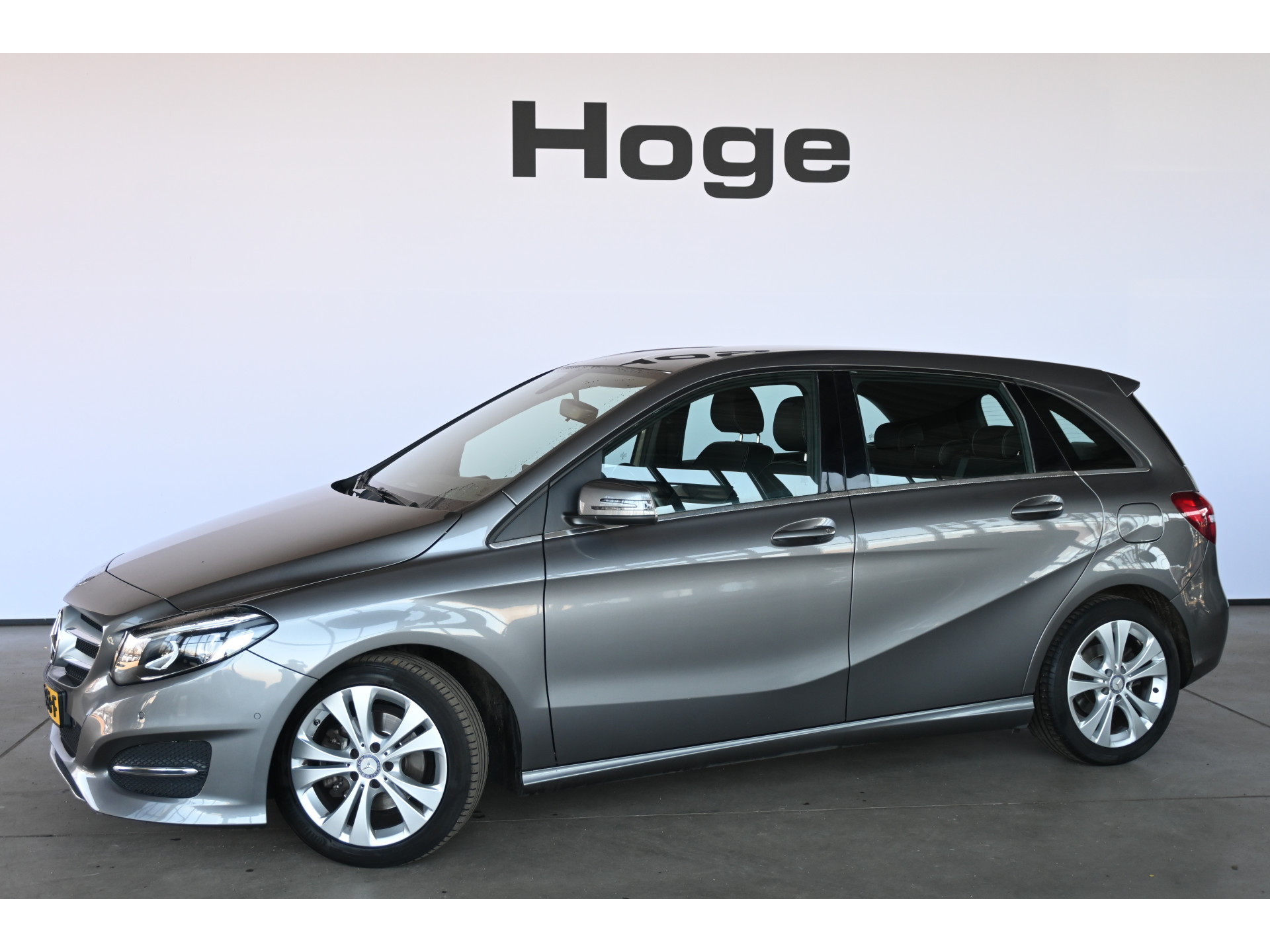 Mercedes-Benz B-klasse 180 Ambition Automaat Clima Navigatie LED Rijklaarprijs! Inruil Mogelijk!