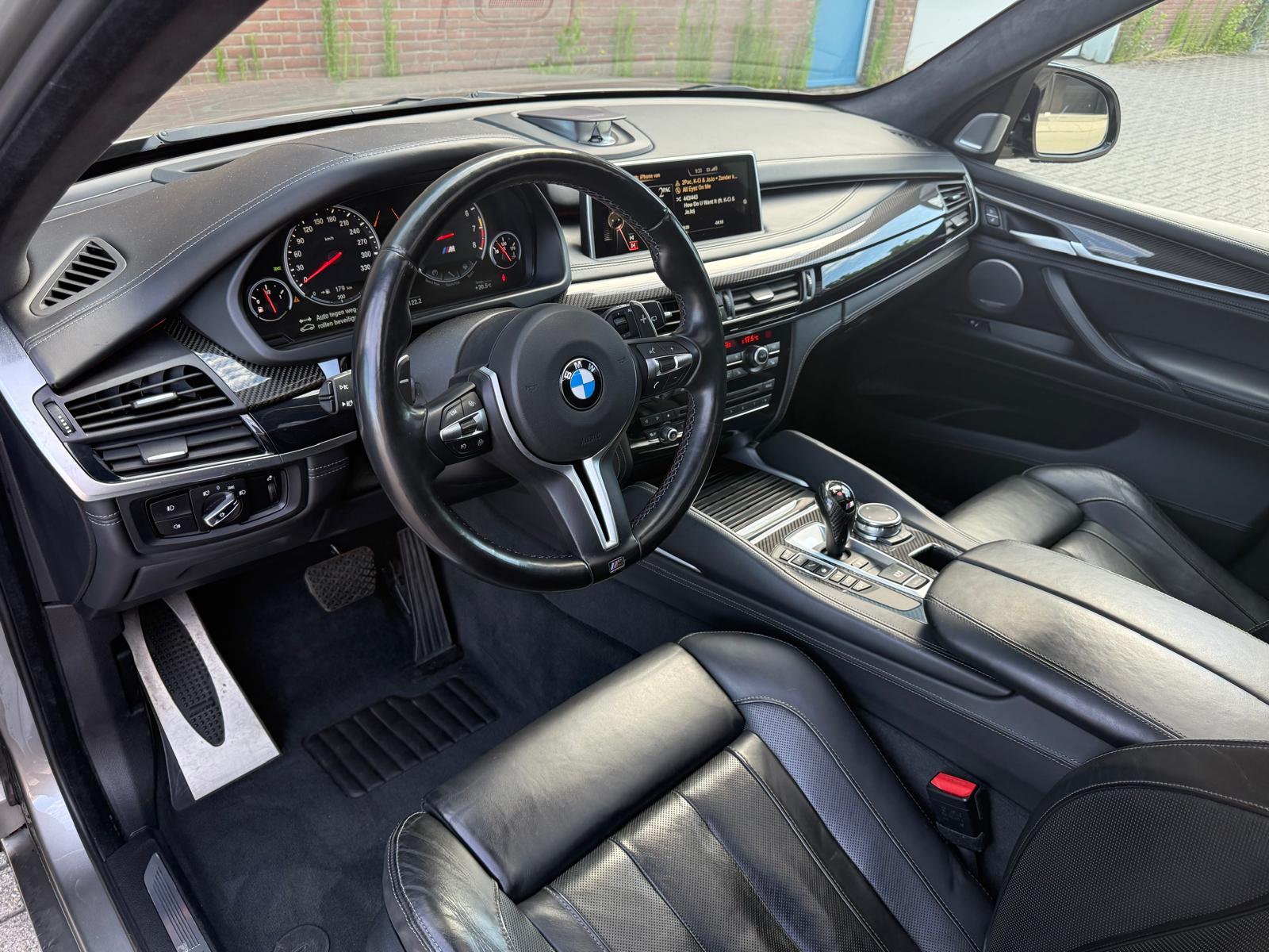 BMW X5 M | 2E EIGENAAR |3/6/12MND GARANTIE| PANO | LED | B&O | DAB | HEAD-UP | 360 CAMERA | TREKHAAK | BOMVOL |