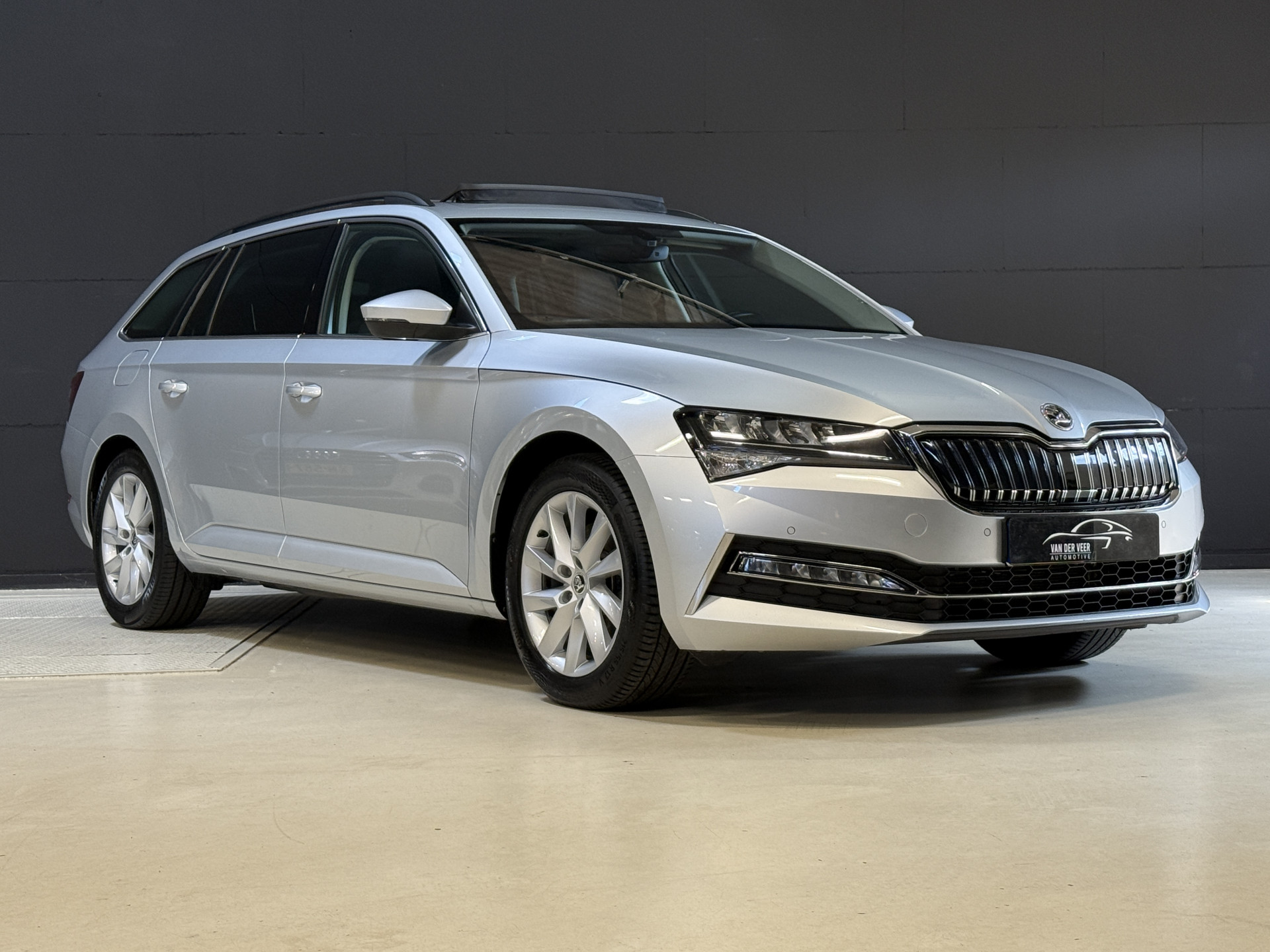 ŠKODA Superb Combi 1.4 TSI iV Business Edition Plus | Panoramadak | Crystal Light | Apple Carplay