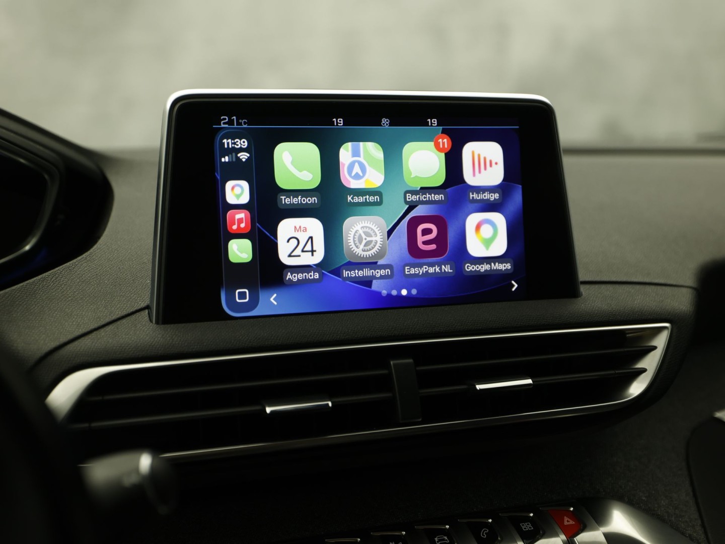 Peugeot 3008 1.2 PureTech Allure Sport Automaat (APPLE CARPLAY, GROOT NAVI, 360 CAMERA, STOELVERWARMING, LEDER, SPORTSTOELEN, ADAPTIVE CRUISE, GETINT GLAS, KEYLESS, NIEUWSTAAT)