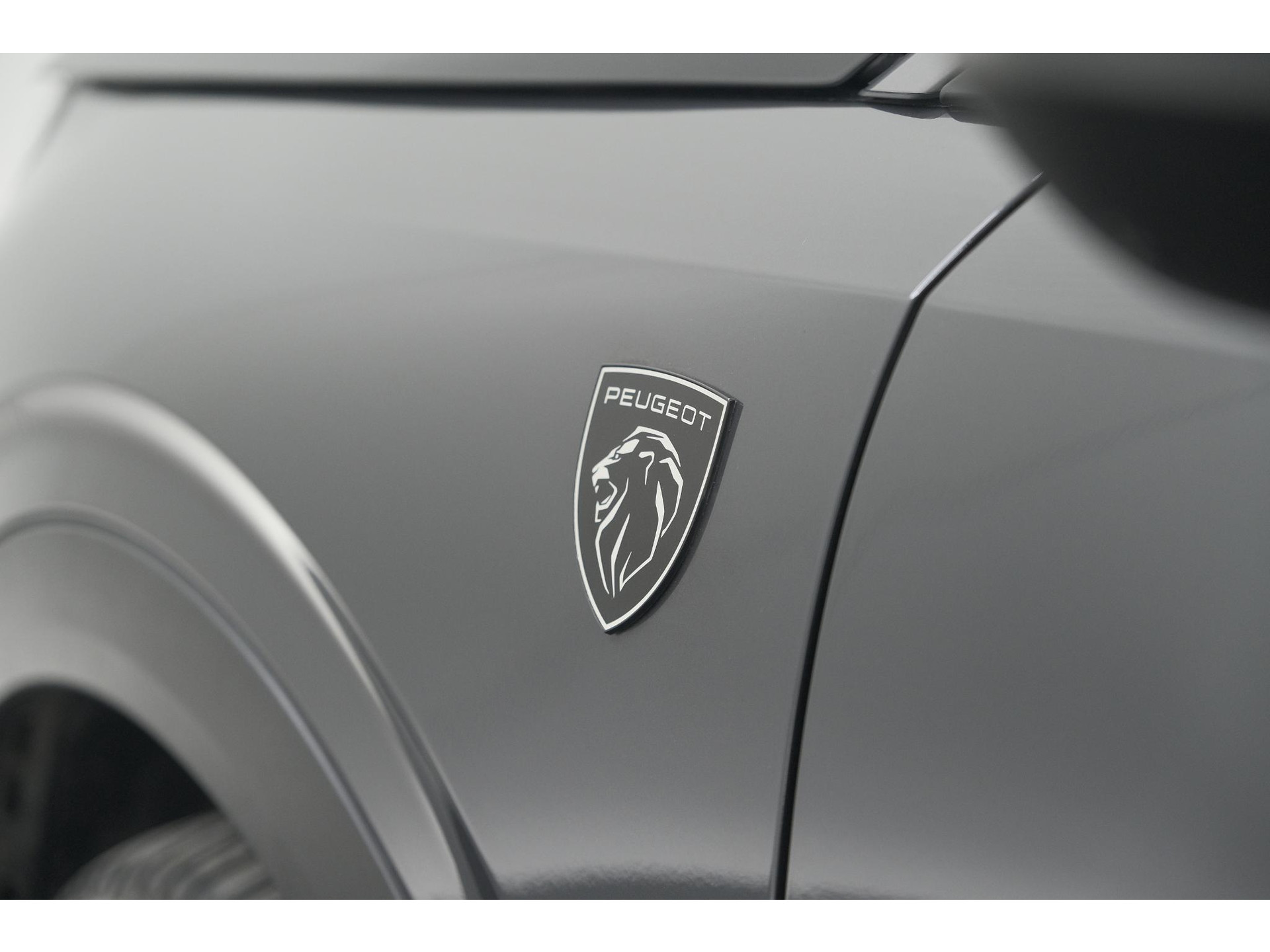 Peugeot 3008 1.2 Hybrid 136 GT | Panoramdak | 360 Camera | Stoelverwarming | Elektrische Kofferklep | Allseason Banden