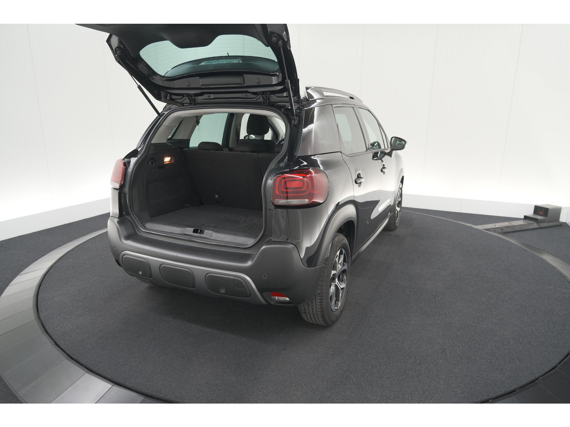 Citroen C3 Aircross PureTech 130 EAT6 Shine | Parkeersensoren | Apple Carplay | Stoelverwarming