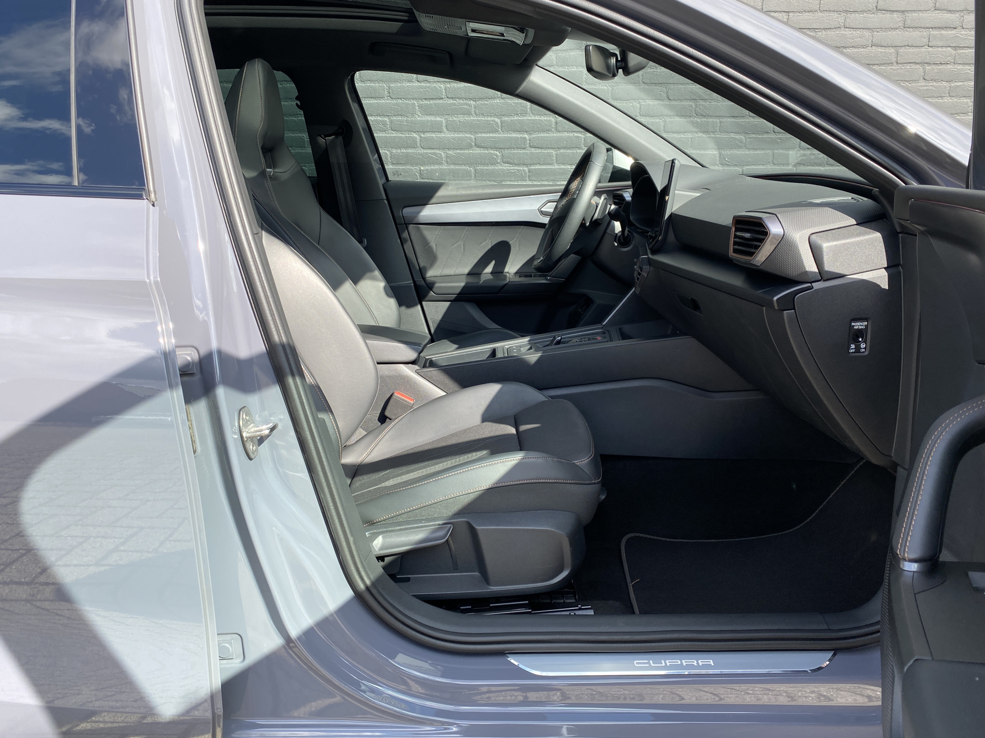 CUPRA Leon Sportstourer 1.4 e-Hybrid VZ Performance 245 pk | 1e eigenaar | dealer onderh. | panoramadak | elektr. a. klep | kuipstoelen