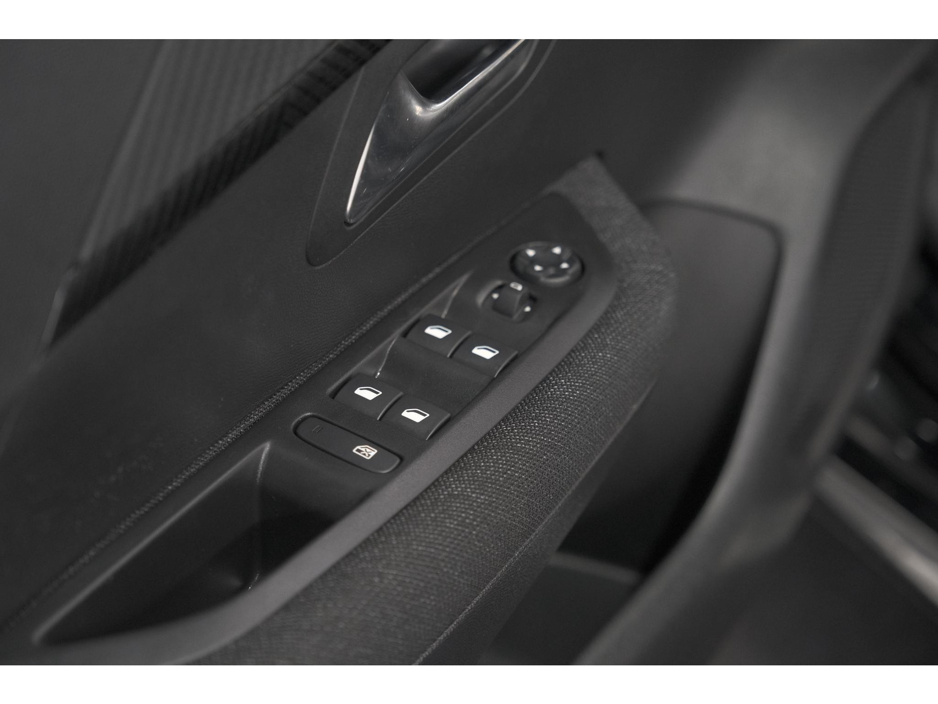 Peugeot 208 1.2 Hybrid 110 e-DCS6 Style | Parkeersensoren | Apple Carplay | Cruise Control | Airco