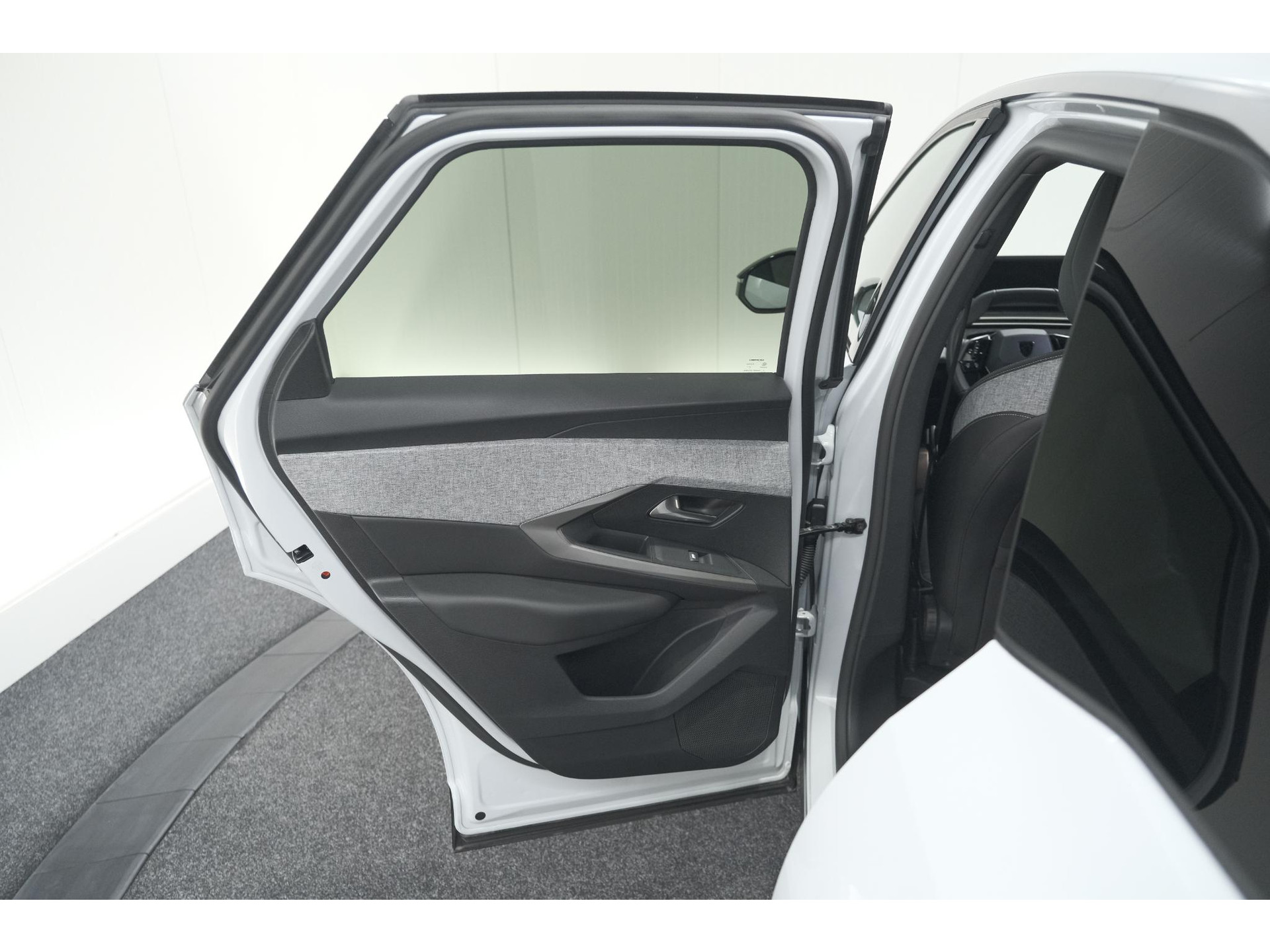 Peugeot 3008 136 Hybrid e-DCS6 Allure | Stoelverwarming | Camera | Apple Carplay