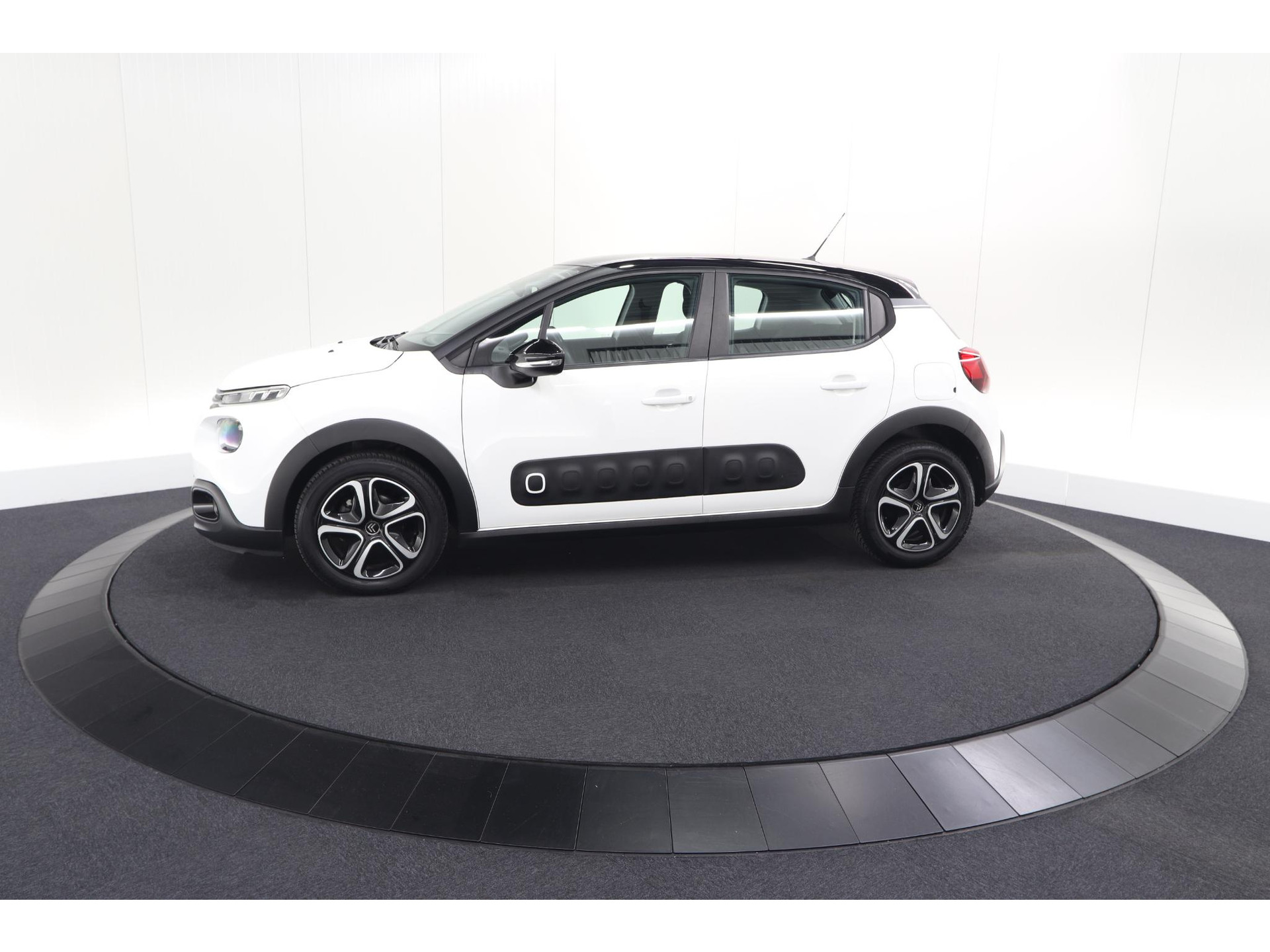 Citroen C3 PureTech 82 S&S Feel Edition | Parkeersensoren | Navigatie | Apple Carplay | Climate Control
