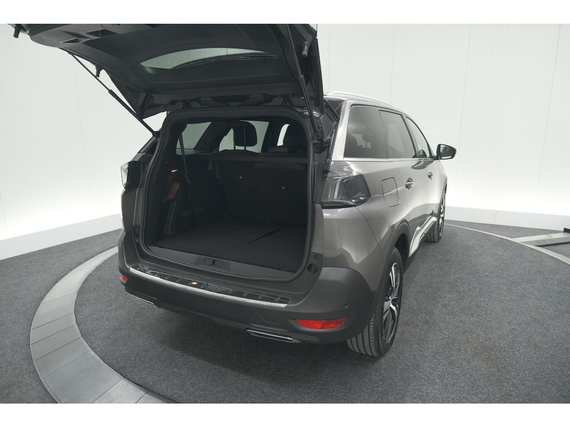 Peugeot 5008 PureTech 130 GT | Camera | Adaptieve Cruise Control | Dodehoekdetectie | Navigatie