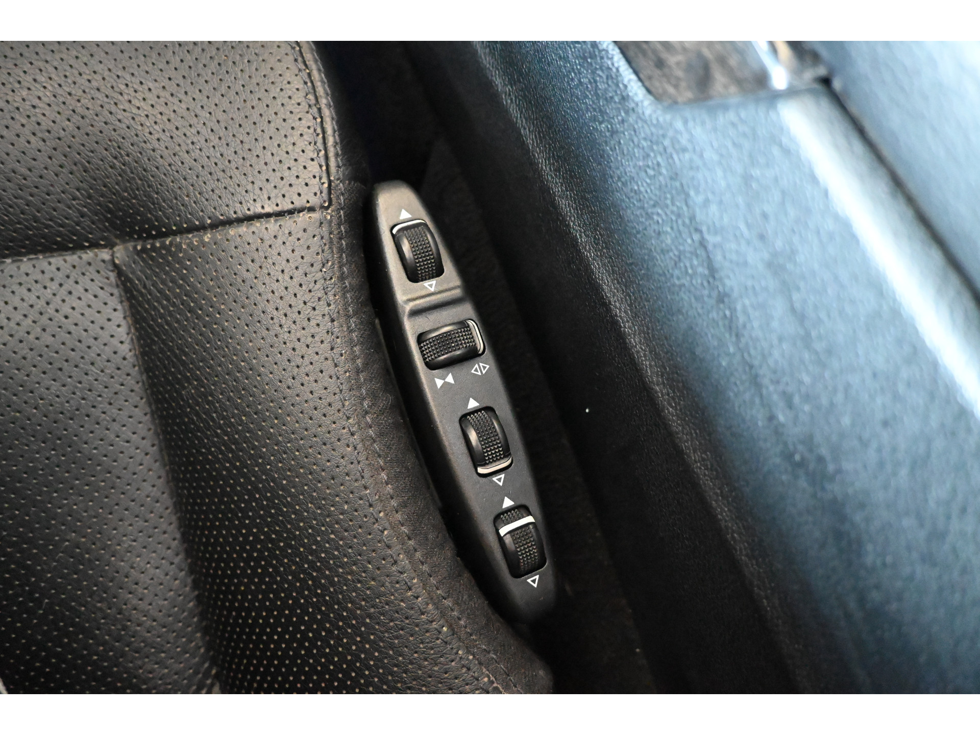 Mercedes-Benz E-klasse 500 Elegance V8 Automaat Clima Panoramadak Trekhaak PDC Stoelverwarming Cruise control Goed Onderhouden! Inruil Mogelijk!