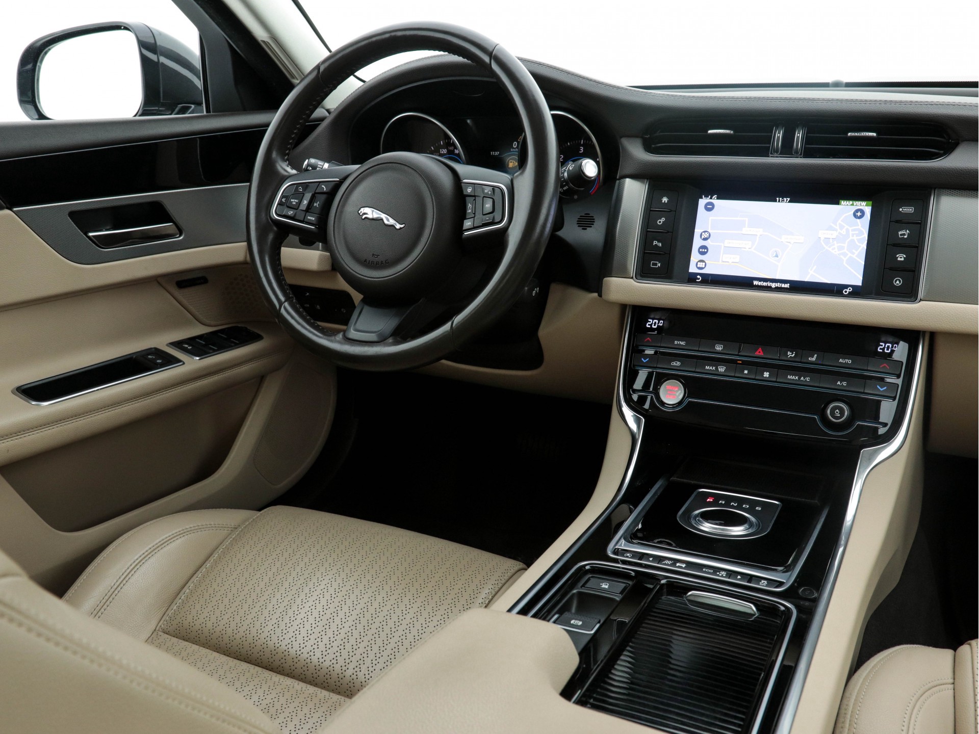 Jaguar XF 2.0D Portfolio Premium-Business-Pack Aut *LEATHER | BI-XENON | NAVI-FULLMAP | KEYLESS | MERIDIAN-SURROUND | SHIFT-PADDLES |  LANE-ASSIST | CRUISE | CAMERA | HEATED/COOLED-COMFORTSEATS | 17"ALU*