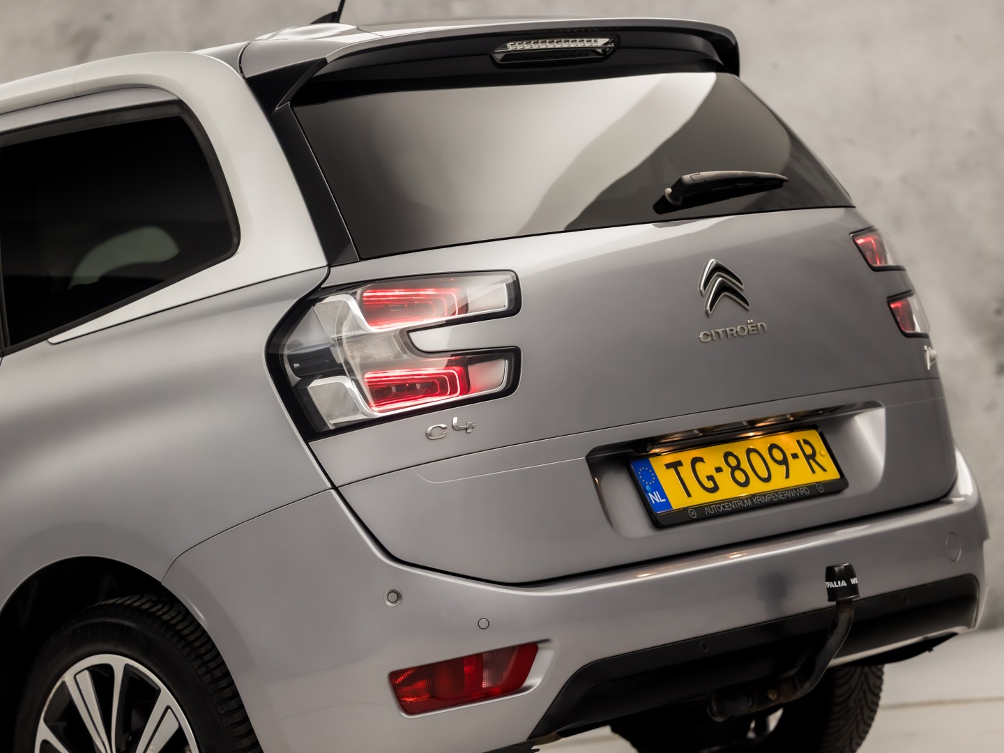 Citroën Grand C4 Picasso 1.2 PureTech Sport 7 Persoons Automaat (APPLE CARPLAY, GROOT NAVI, GETINT GLAS, TREKHAAK, SPORTSTOELEN, CAMERA, CRUISE, NIEUWE APK, NIEUWSTAAT)