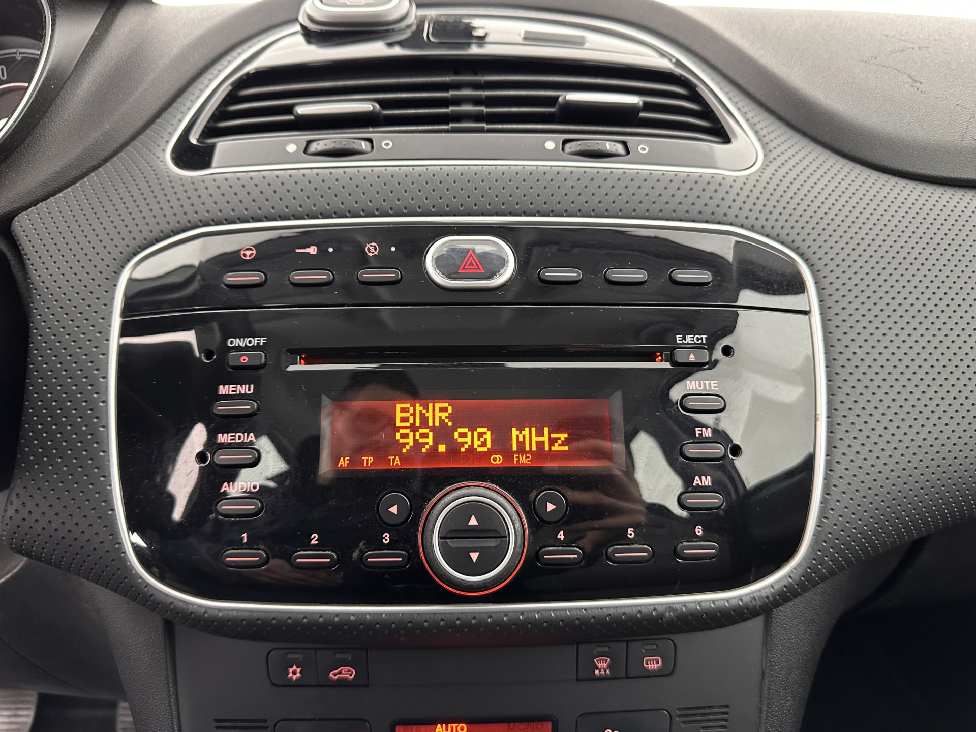 Fiat Punto Evo 1.3 M-Jet Dynamic *ECC | PDC | CRUISE | COMFORT-SEATS | TOWBAR | RADIO-CD/MP3 | 15''ALU *