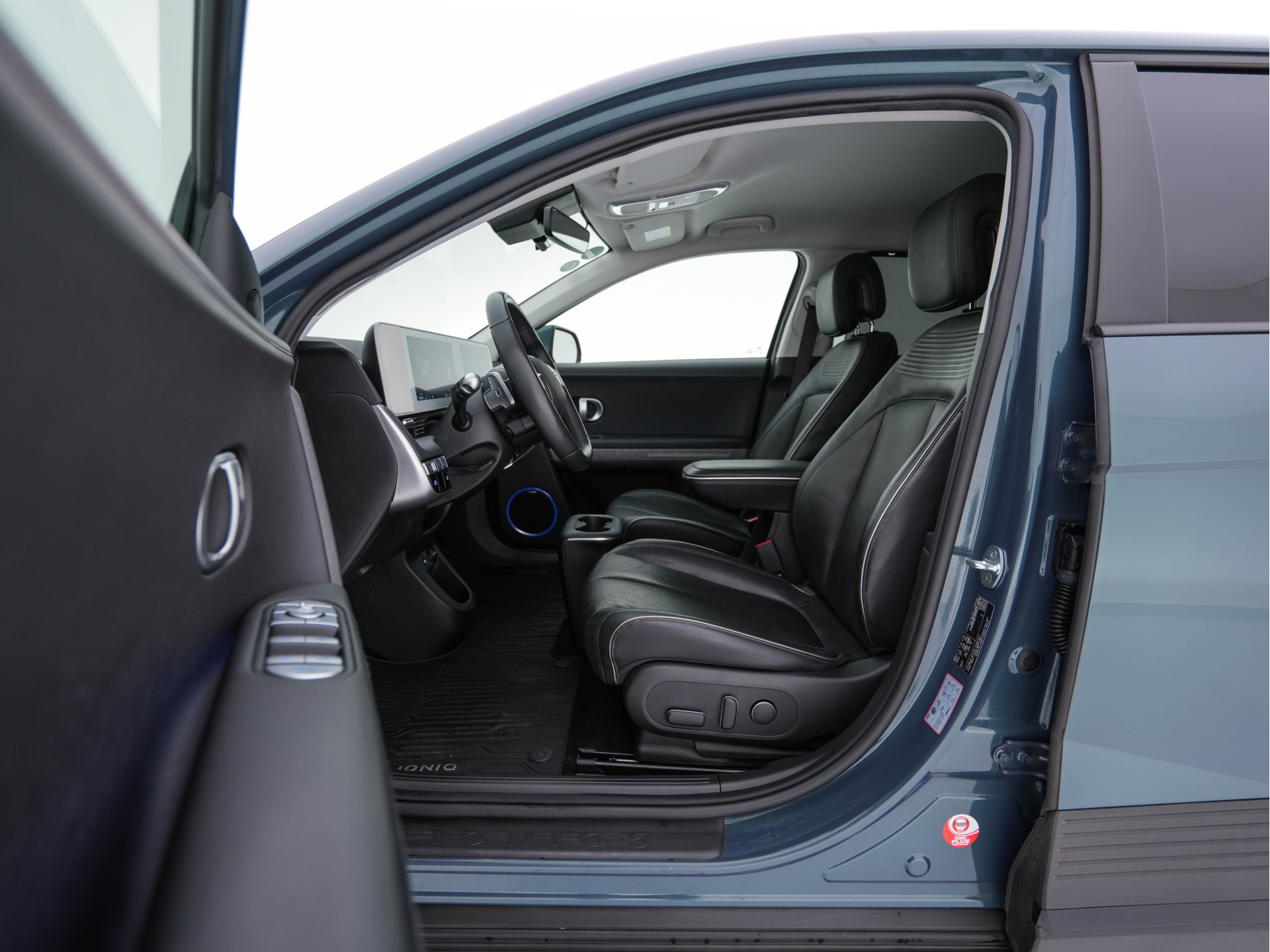 Hyundai IONIQ 5 Connect+ AWD 77.4 kWh [3-FASE]  { SOH-92% } (INCL-BTW) Aut.* HEATPUMP | LEATHER | BOSE-AUDIO | FULL-LED | DIGI-COCKPIT | AMBIENT-LIGHT | DAB | SHIFT-PADDLES | HEAD-UP | NAVI-FULLMAP | KEYLESS | CAMERA | HEATED-COMFORTSEATS | ...